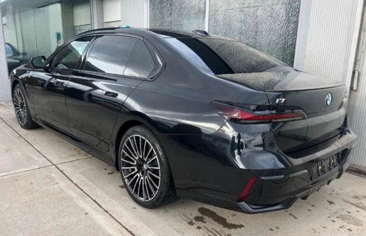 BMW i7 xDrive60 M-Sport Pro, снимка 2 - Автомобили и джипове - 52652609