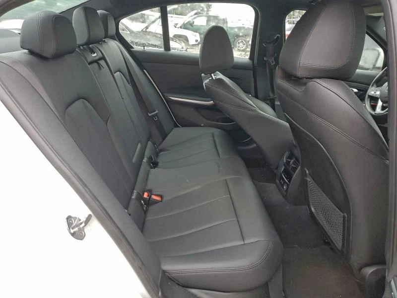 BMW 330 2.0L 4 All wheel drive, снимка 3 - Автомобили и джипове - 53140755