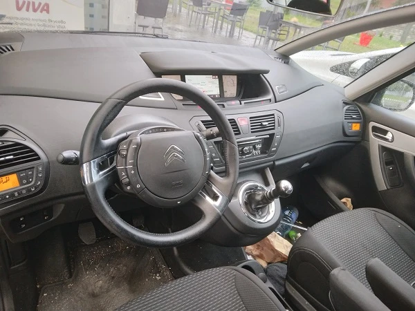 Citroen C4 Picasso, снимка 5 - Автомобили и джипове - 54780319