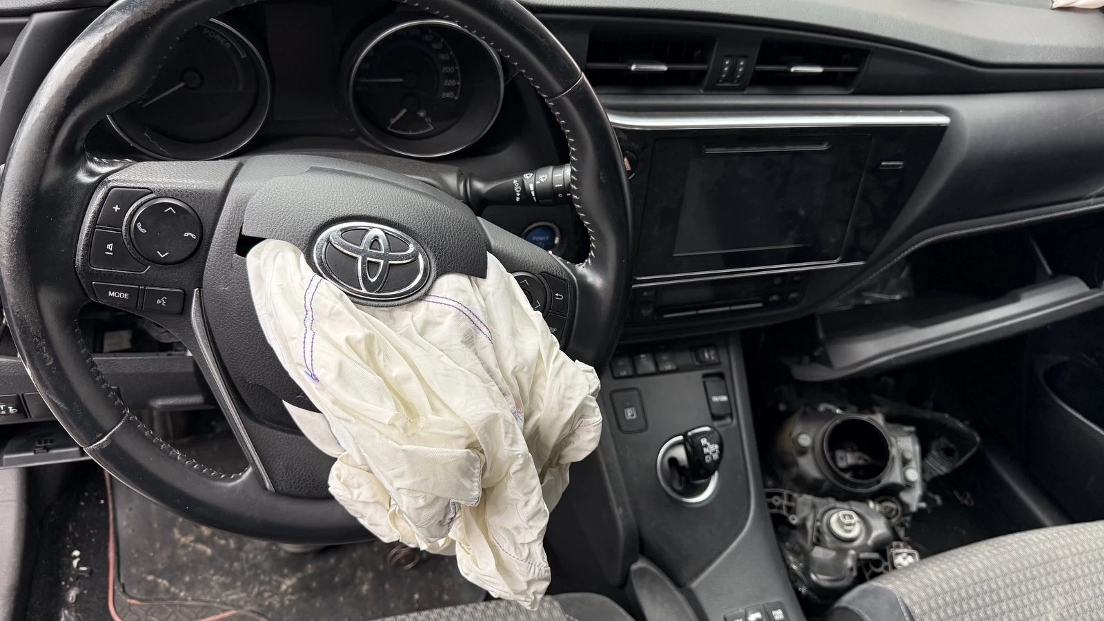 Toyota Auris, снимка 5 - Автомобили и джипове - 54187630