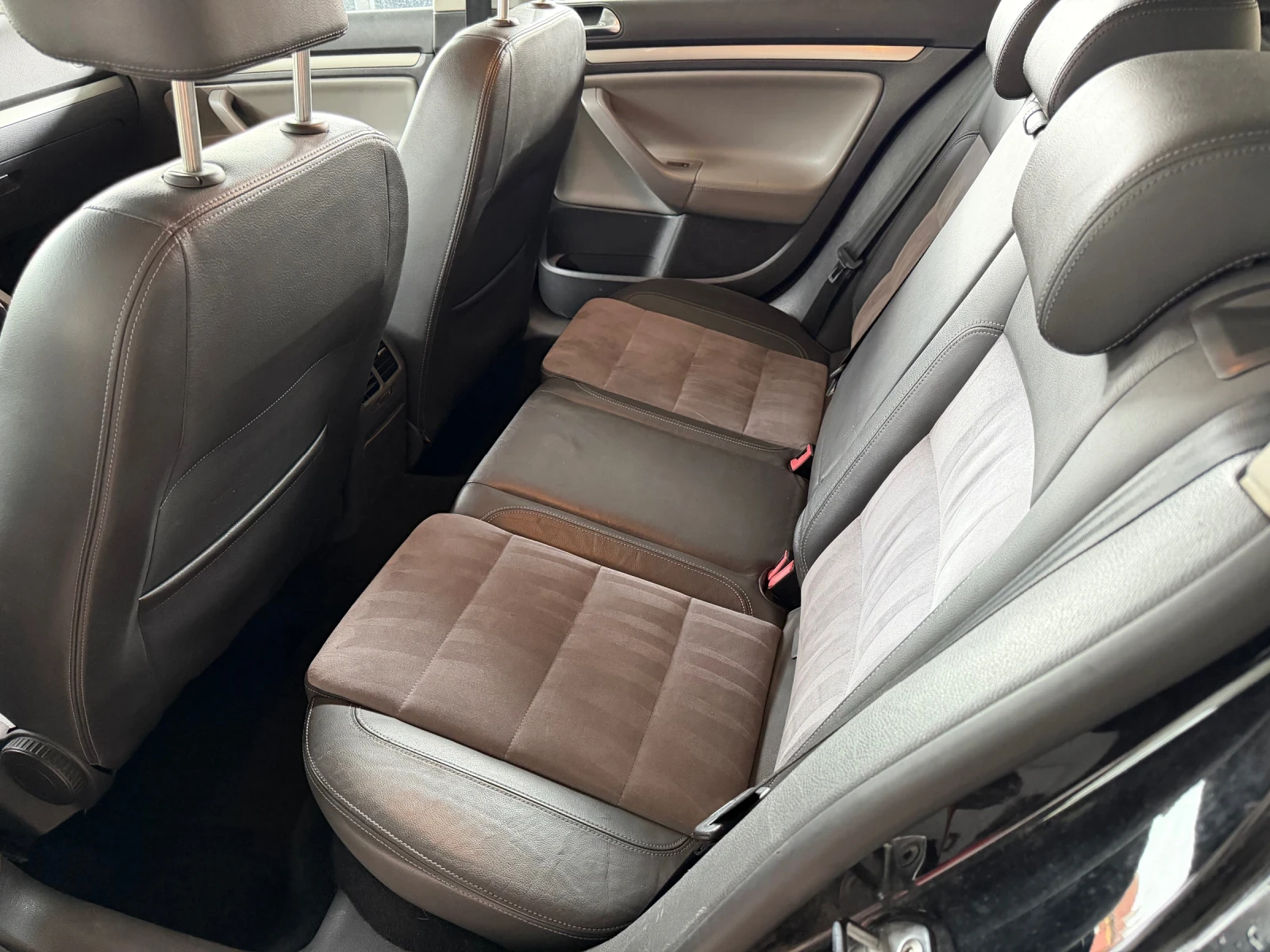VW Golf 1.9TDI/105/КОЖА+ АЛКАНТАРА/НОВ СЪЕДИНИТЕЛ, снимка 10 - Автомобили и джипове - 54645908
