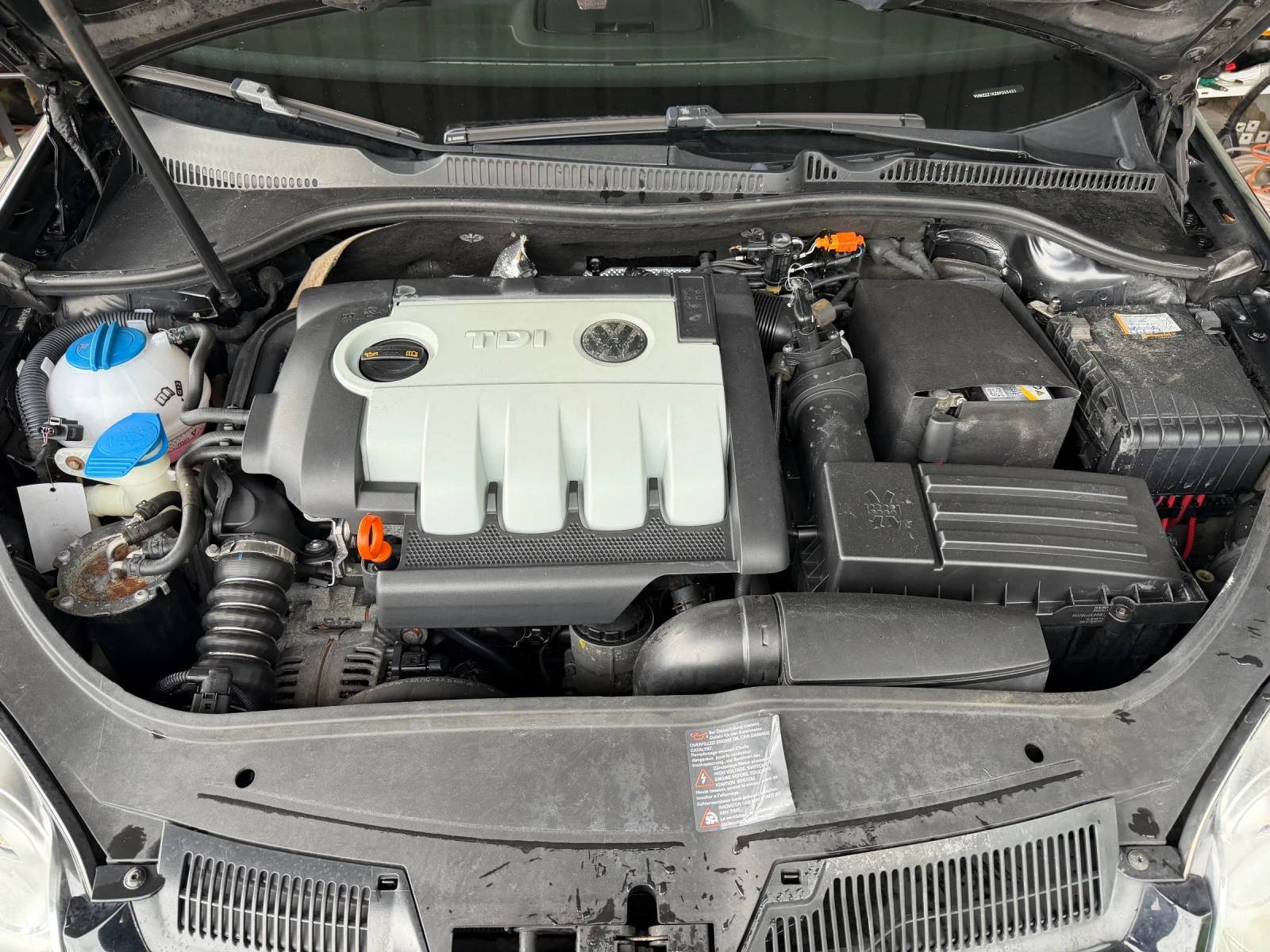 VW Golf 1.9TDI/105/КОЖА+ АЛКАНТАРА/НОВ СЪЕДИНИТЕЛ, снимка 17 - Автомобили и джипове - 54645908