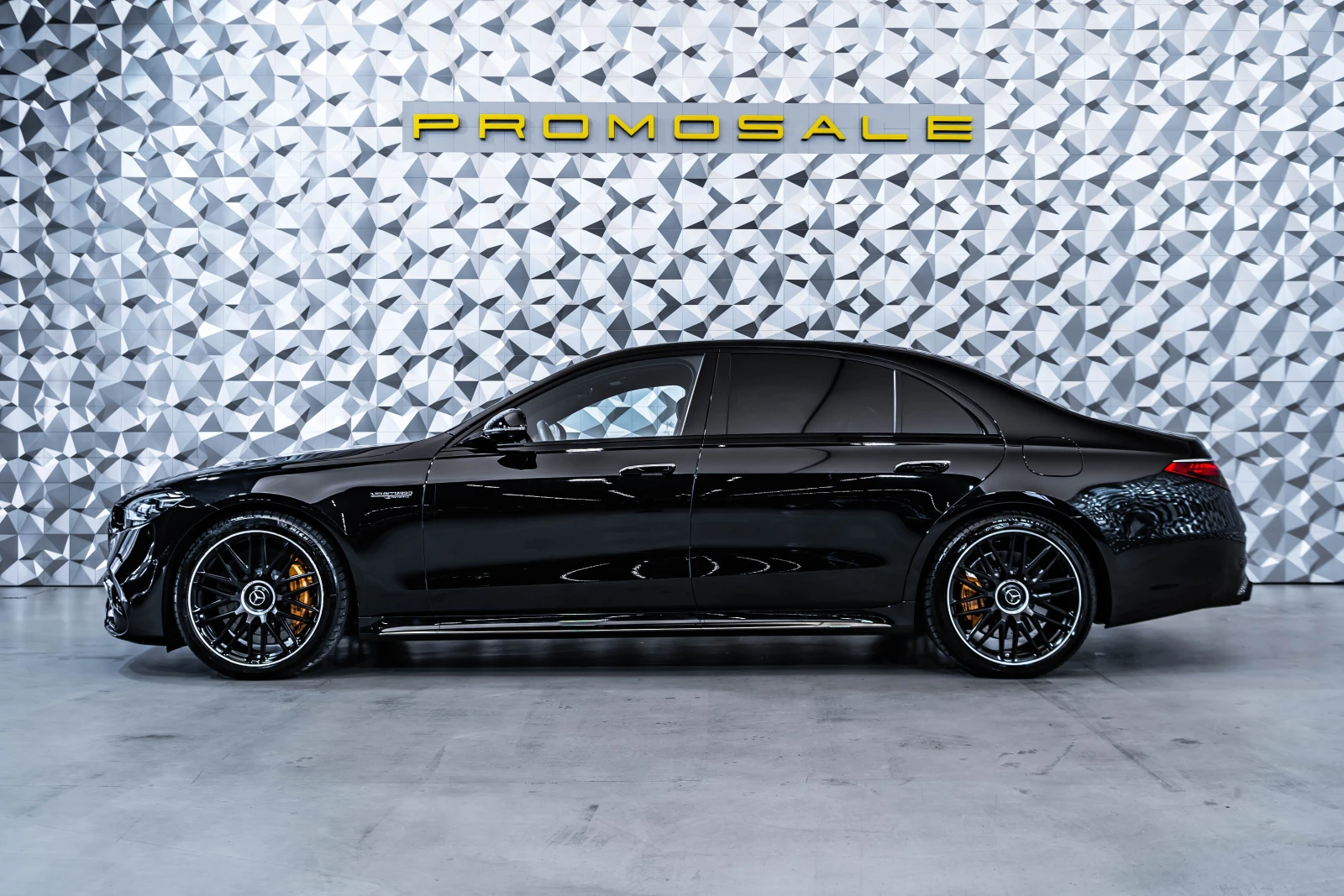 Mercedes-Benz S 63 AMG L 4M+ * Burm4D* CarbonCer* Монитори* Pano* FirstCl, снимка 3 - Автомобили и джипове - 54831788