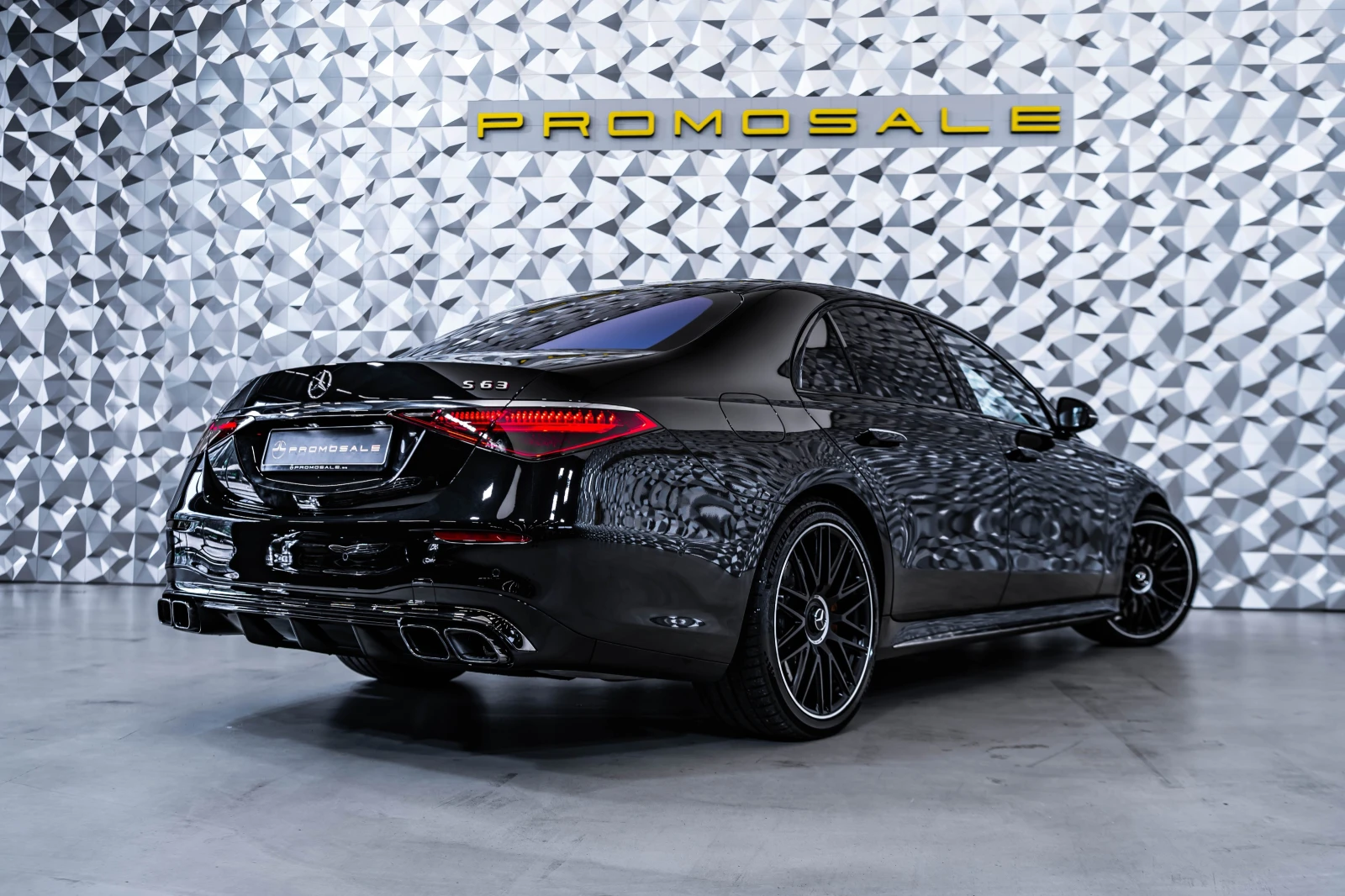 Mercedes-Benz S 63 AMG L 4M+ * Burm4D* CarbonCer* Монитори* Pano* FirstCl, снимка 4 - Автомобили и джипове - 54831788