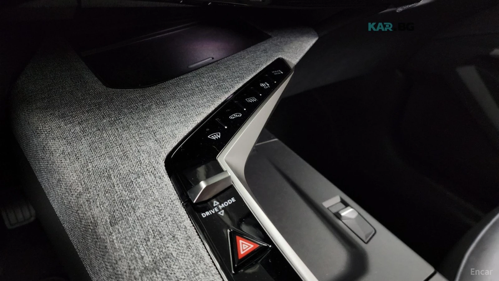 Peugeot 3008 1.2* Hybrid* Allure* 360* КОЖА* ПОДГРЕВ* , снимка 17 - Автомобили и джипове - 55315366
