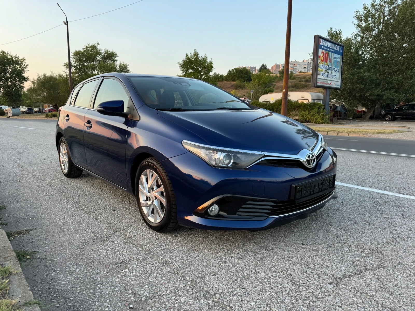 Toyota Auris 1.6 D4D Top, снимка 6 - Автомобили и джипове - 55601386