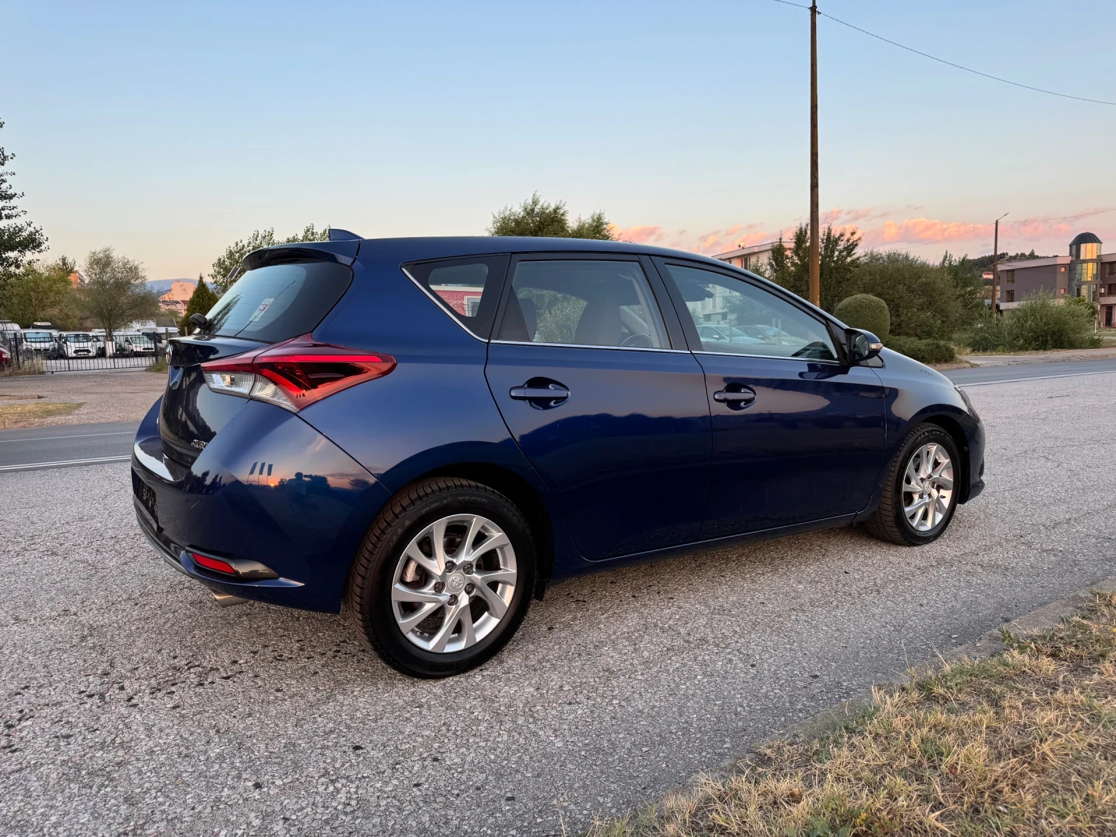 Toyota Auris 1.6 D4D Top, снимка 5 - Автомобили и джипове - 55601386