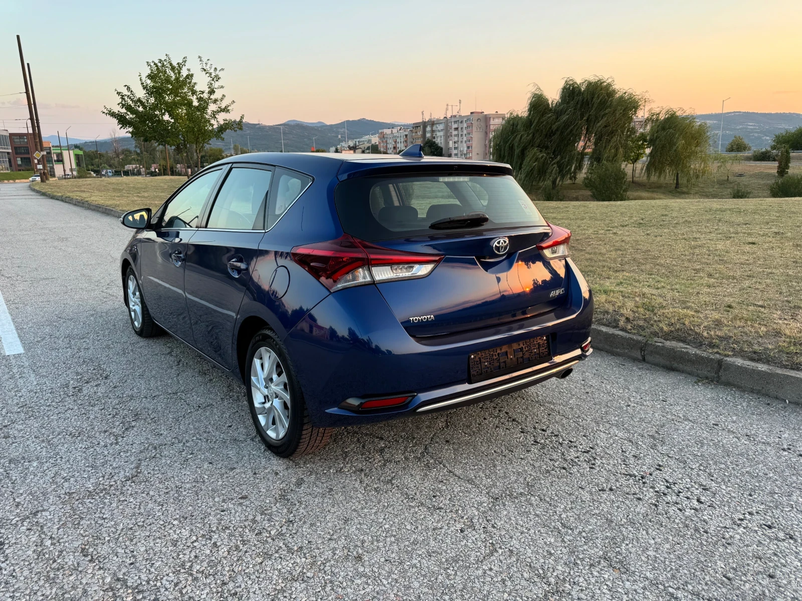 Toyota Auris 1.6 D4D Top, снимка 3 - Автомобили и джипове - 55601386