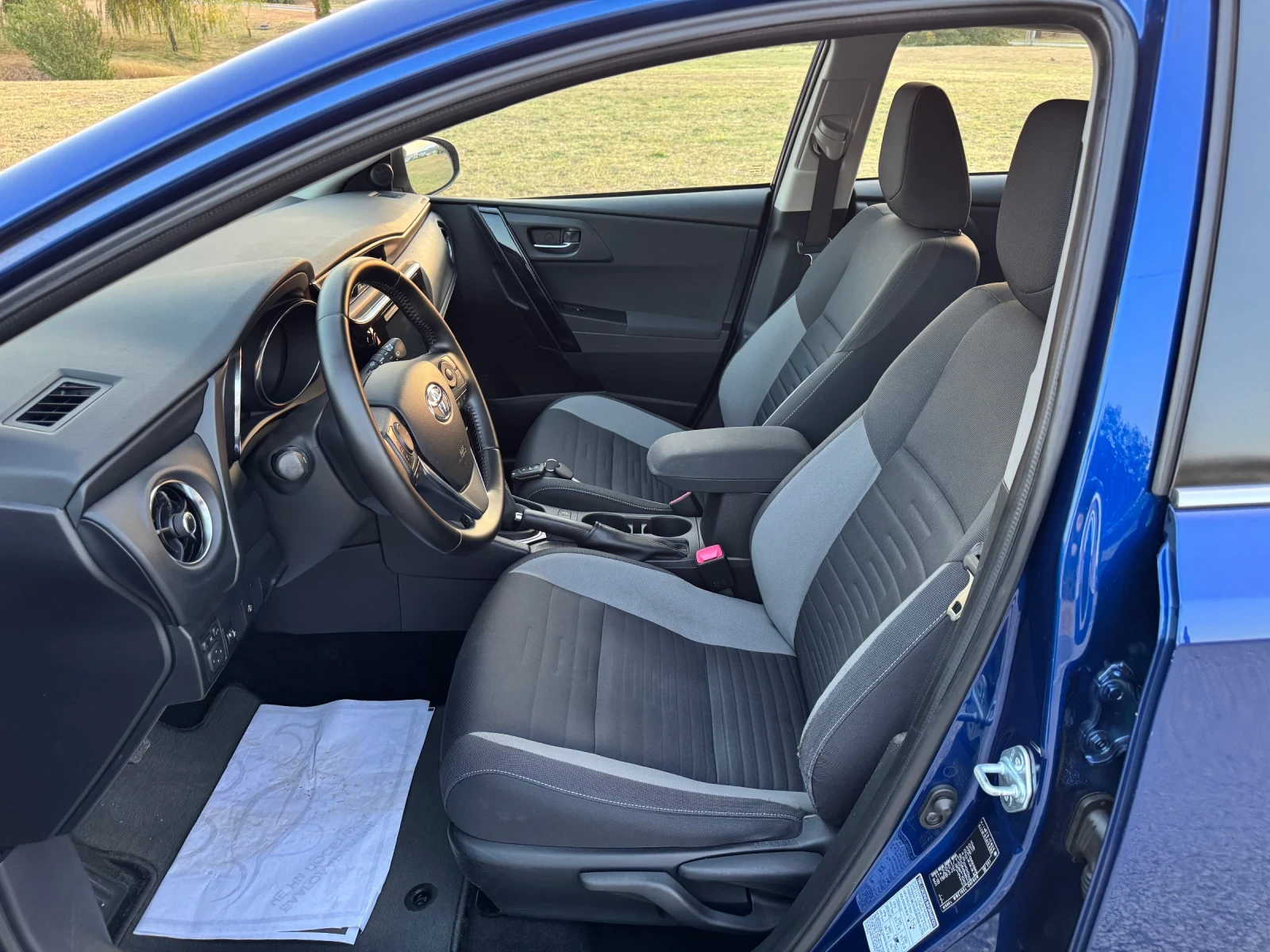 Toyota Auris 1.6 D4D Top, снимка 14 - Автомобили и джипове - 55601386