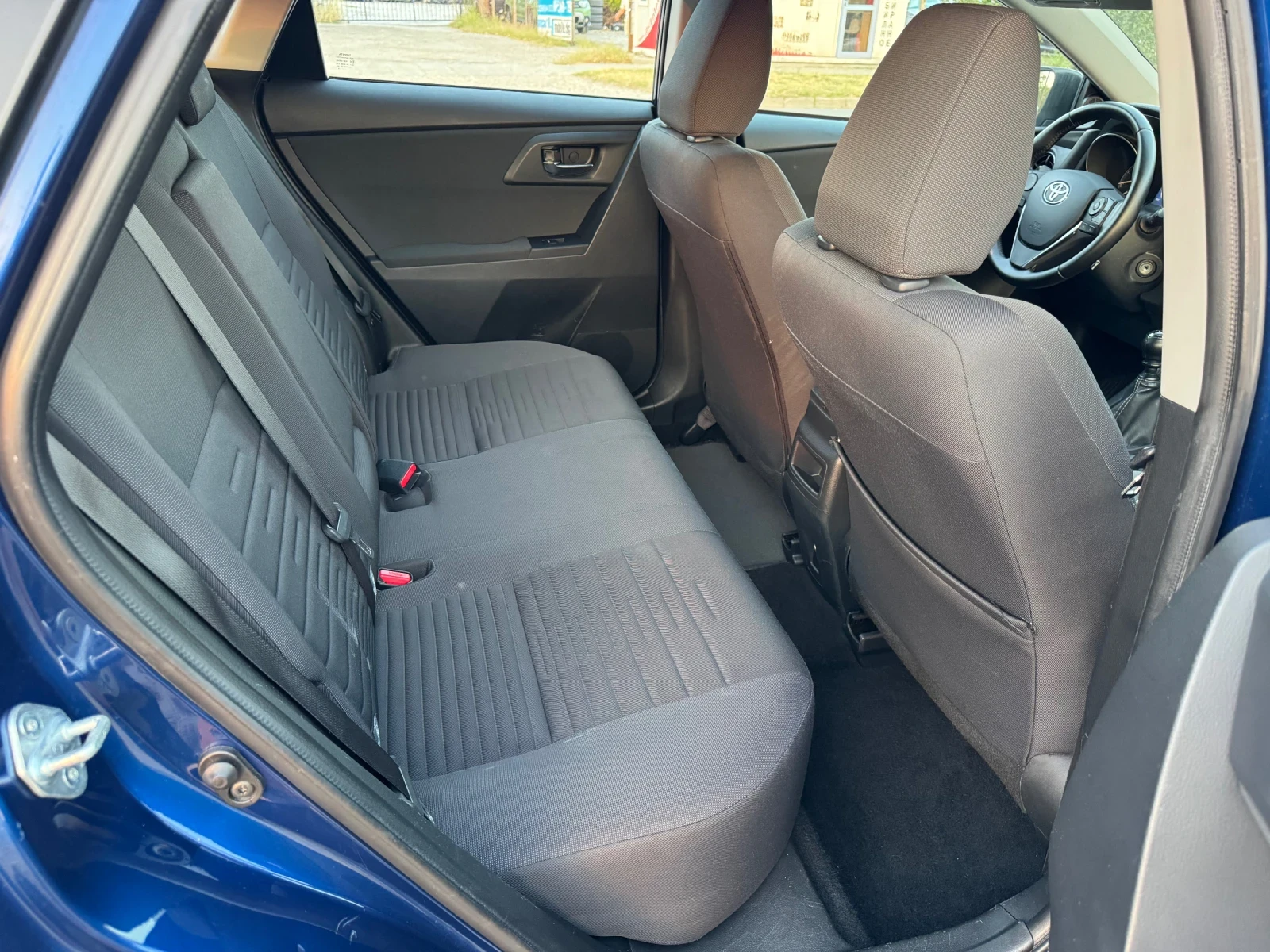 Toyota Auris 1.6 D4D Top, снимка 10 - Автомобили и джипове - 55601386