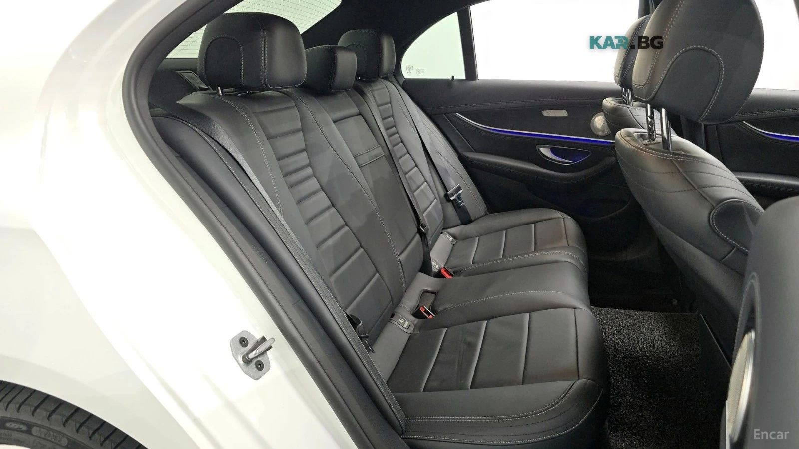 Mercedes-Benz E 220 4MATIC/AMG-LINE/DRIVE-ASSISTS/SUNROOF, снимка 16 - Автомобили и джипове - 55751470
