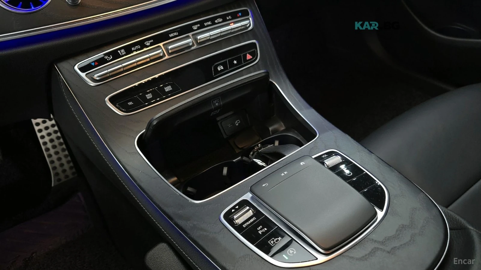 Mercedes-Benz E 220 4MATIC/AMG-LINE/DRIVE-ASSISTS/SUNROOF, снимка 13 - Автомобили и джипове - 55751470