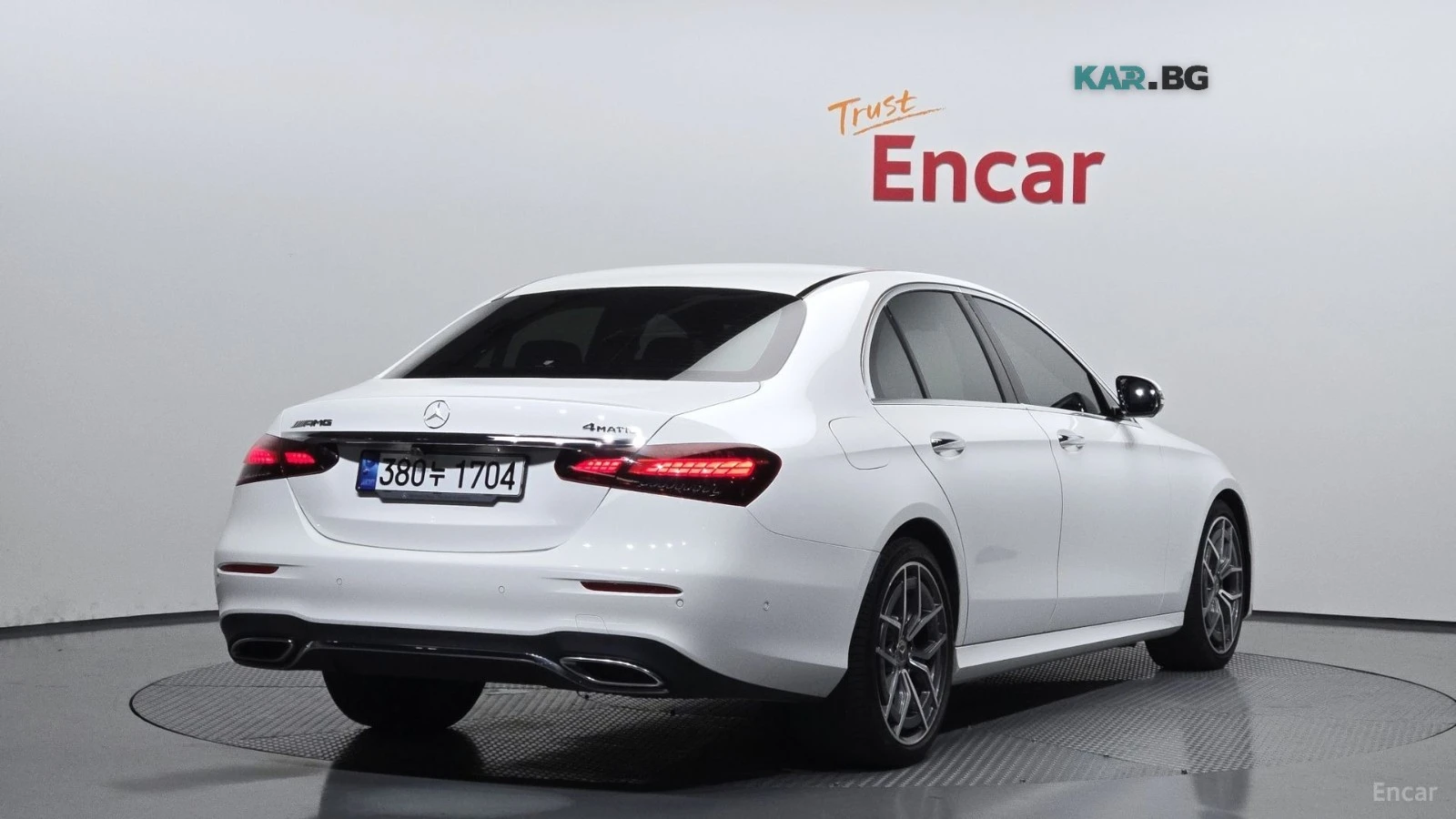 Mercedes-Benz E 220 4MATIC/AMG-LINE/DRIVE-ASSISTS/SUNROOF, снимка 3 - Автомобили и джипове - 55751470