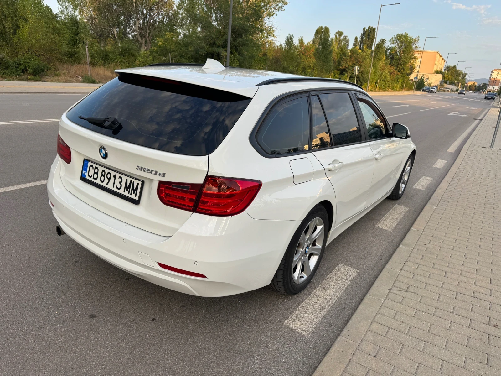 BMW 320, снимка 6 - Автомобили и джипове - 55890951