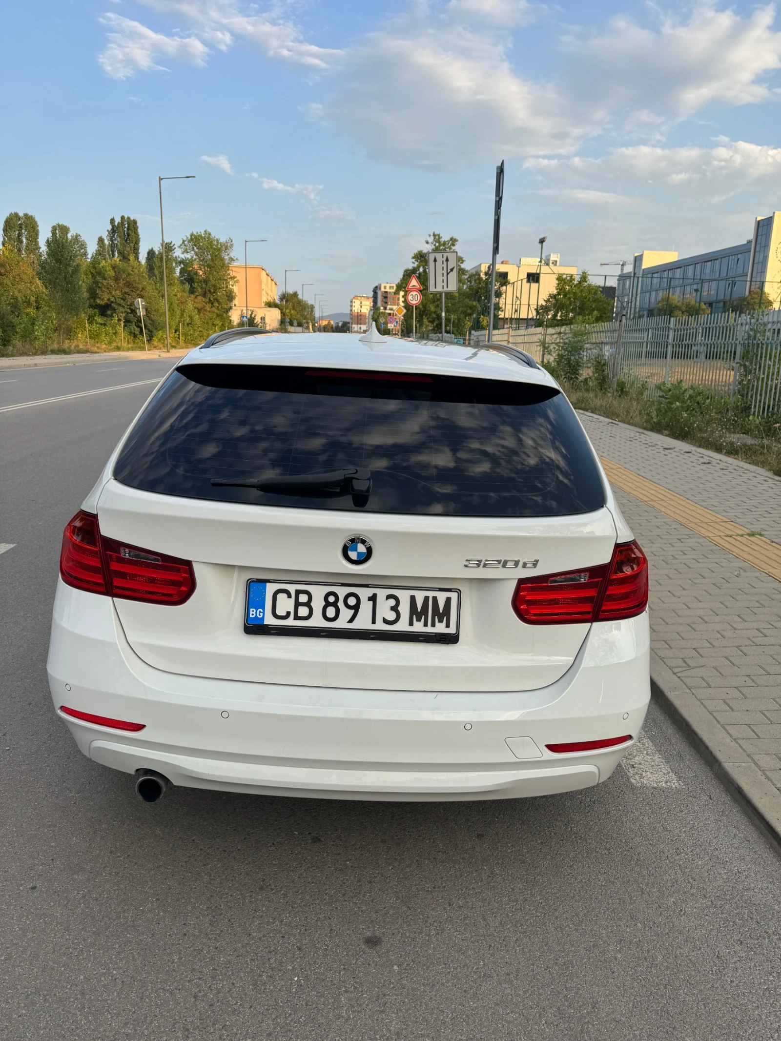 BMW 320, снимка 5 - Автомобили и джипове - 55890951
