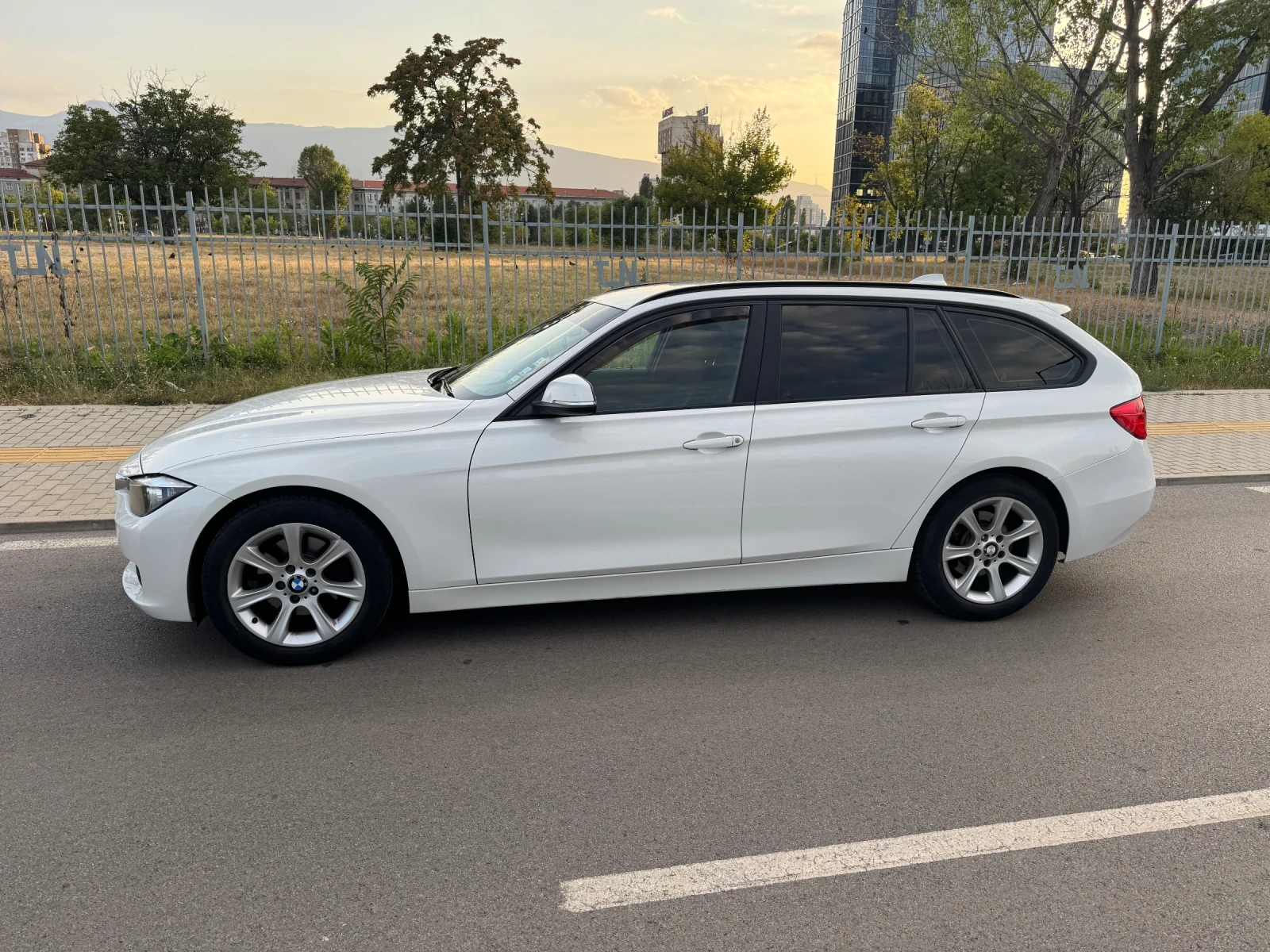 BMW 320, снимка 3 - Автомобили и джипове - 55890951