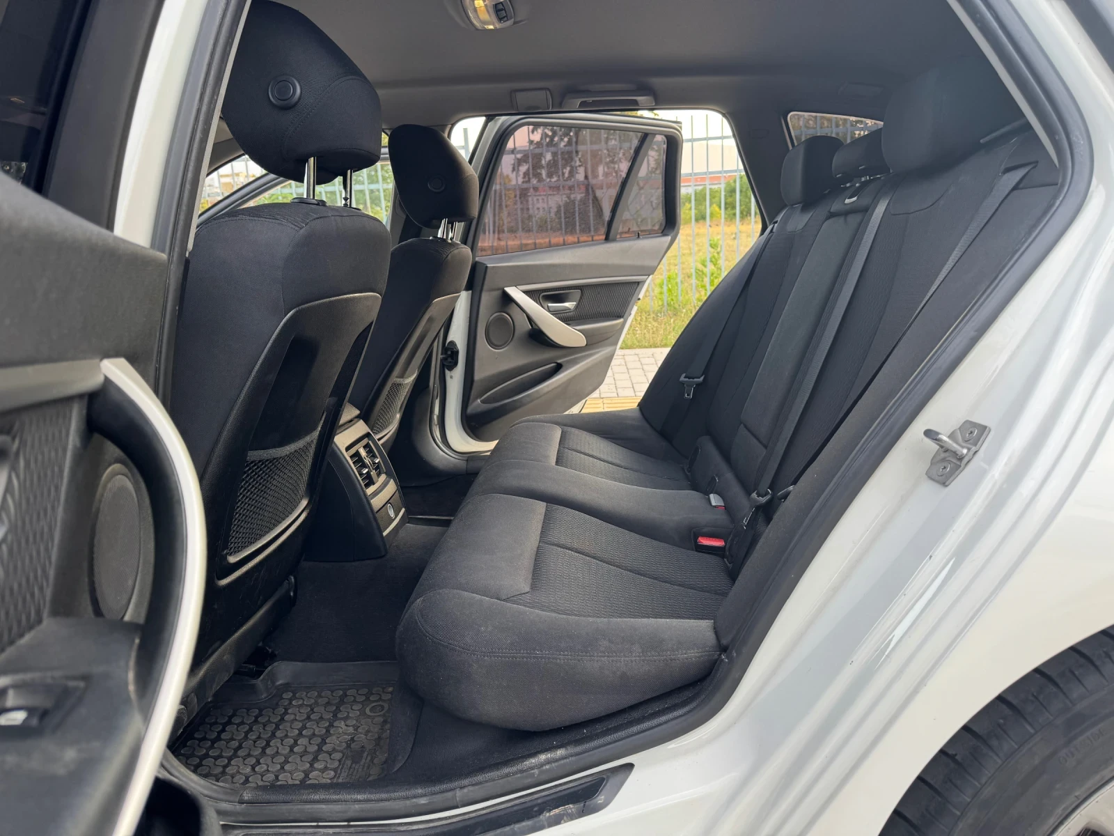 BMW 320, снимка 16 - Автомобили и джипове - 55890951