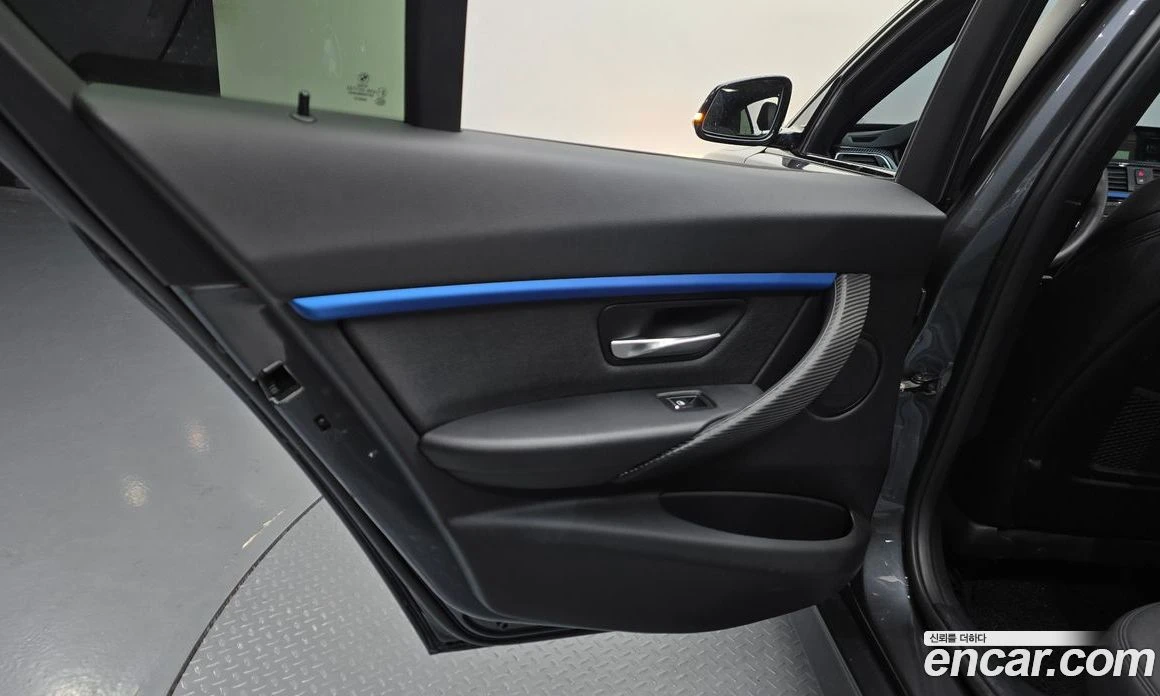 BMW 320 320i M Sport, снимка 14 - Автомобили и джипове - 56156545