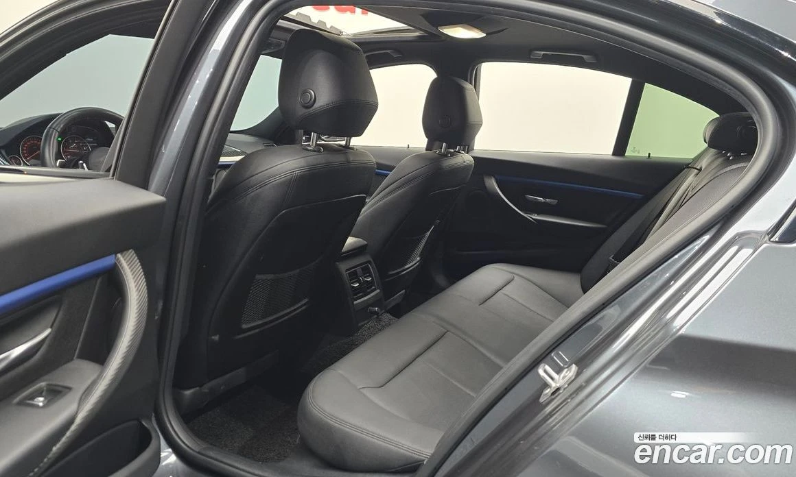 BMW 320 320i M Sport, снимка 16 - Автомобили и джипове - 56156545