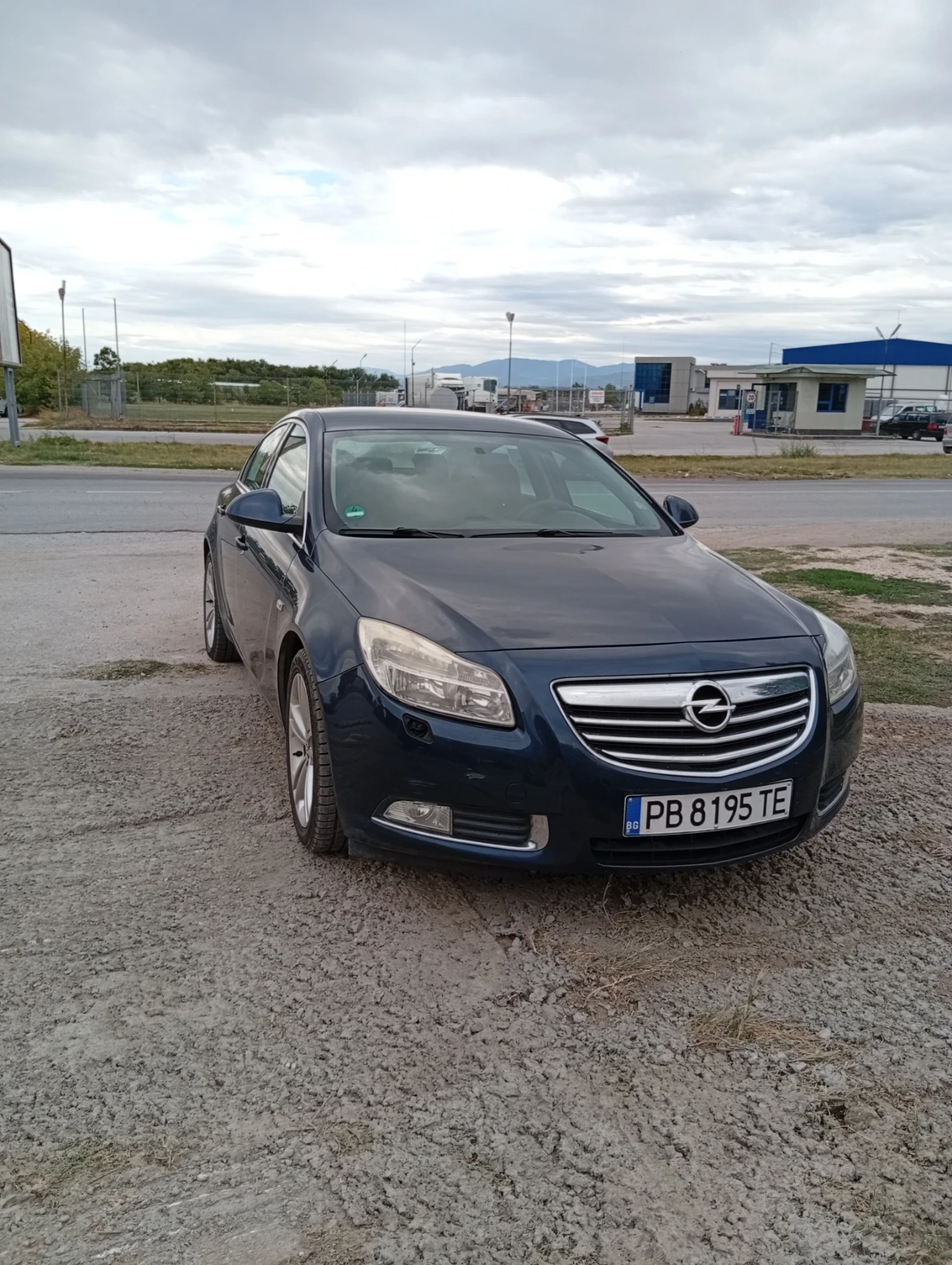 Opel Insignia, снимка 2 - Автомобили и джипове - 56184785