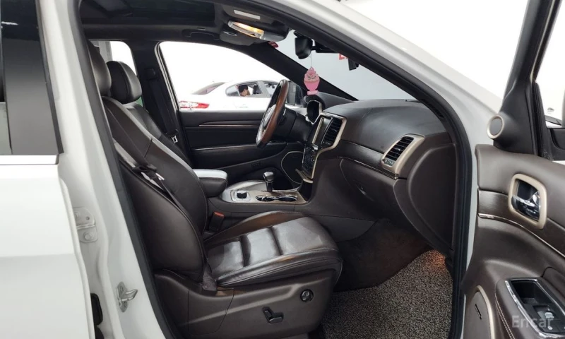 Jeep Grand cherokee, снимка 11 - Автомобили и джипове - 52879771