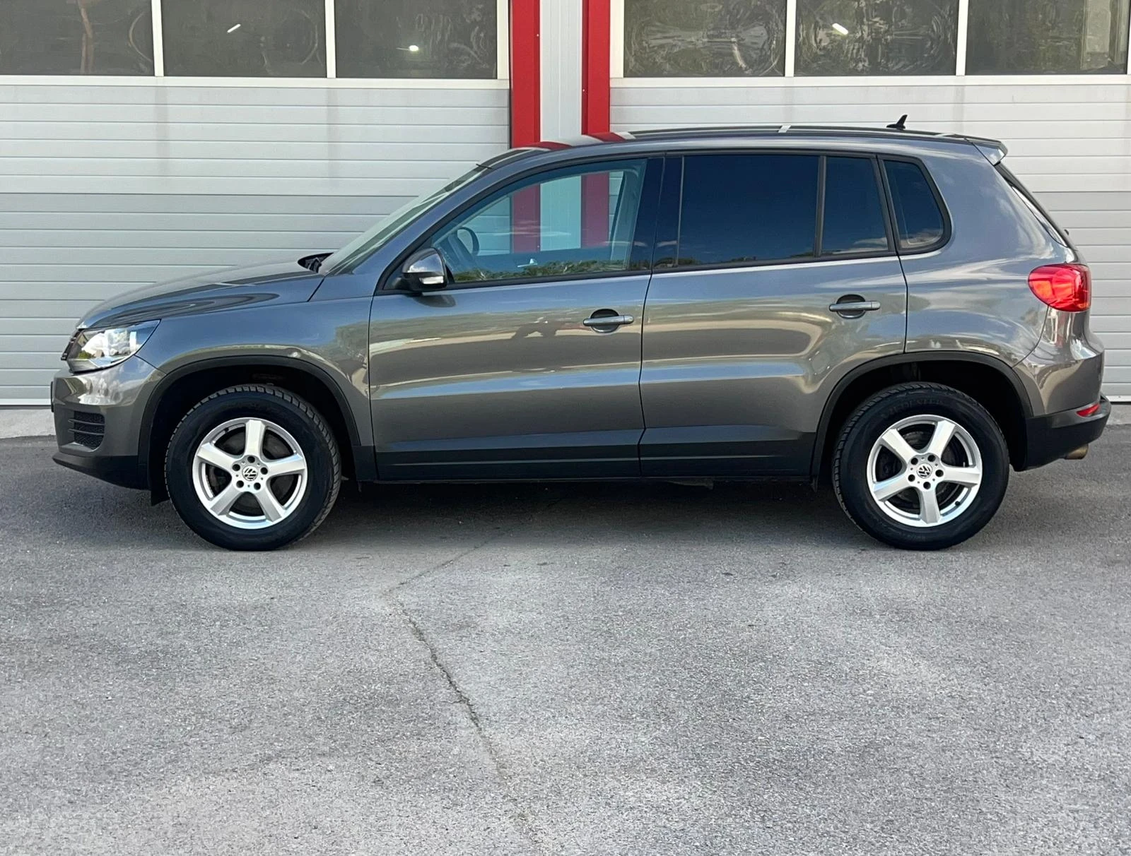 VW Tiguan 2.0TDI HIGHLINE 4MOTION NAVI KLIMATRONIK EVRO 5B - изображение 6