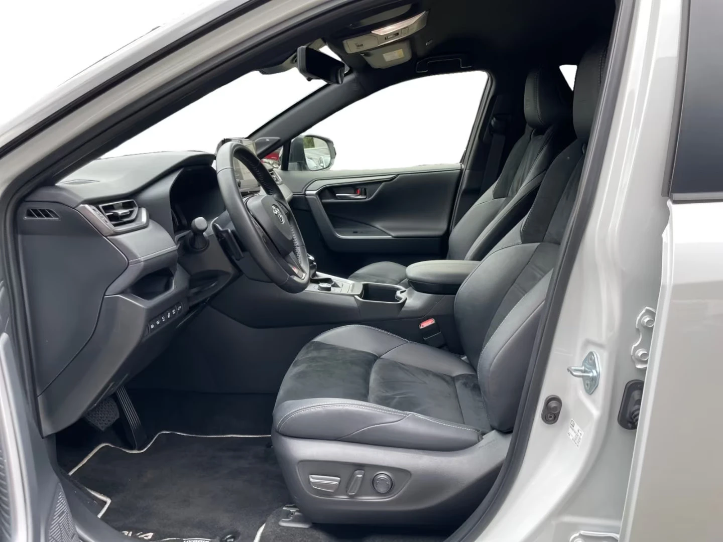 Toyota Rav4 2.5PHEV/GR-SPORT/222HP/4X4/360/JBL/HUD/KLESS/376z | Mobile.bg � ����������� 12