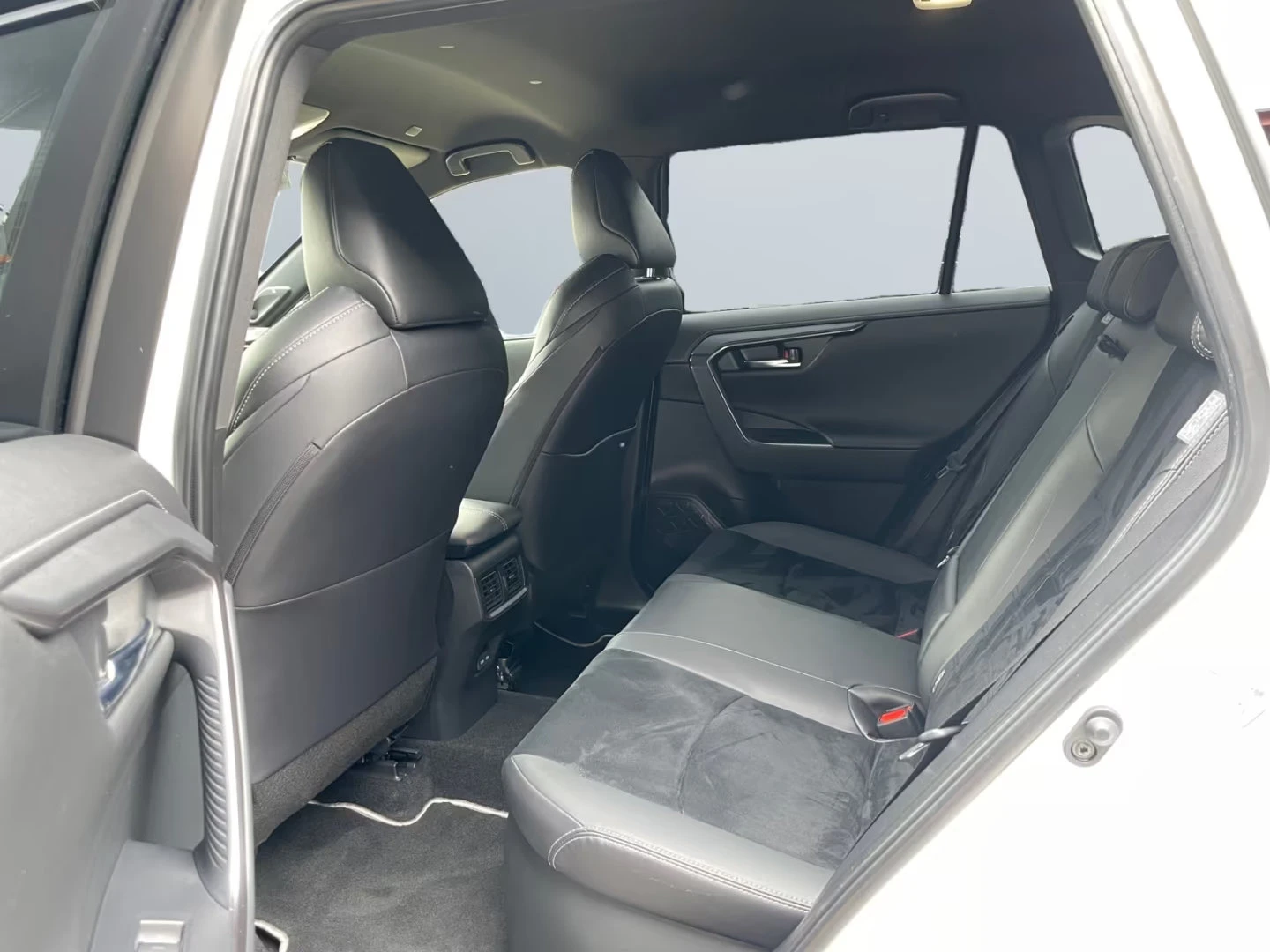 Toyota Rav4 2.5PHEV/GR-SPORT/222HP/4X4/360/JBL/HUD/KLESS/376z | Mobile.bg � ����������� 14