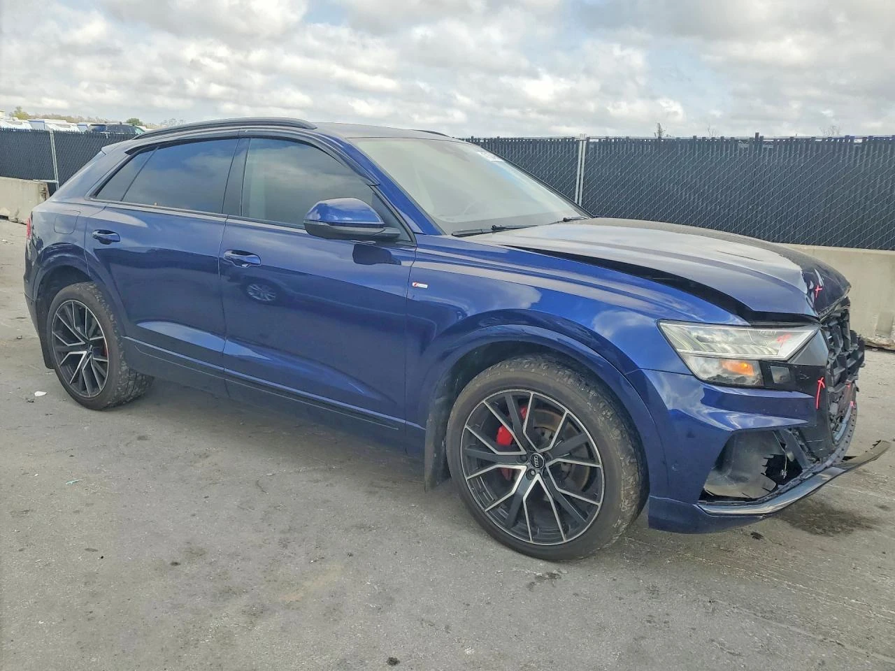Audi Q8 PREMIUM PLUS S-LINE* AWD* ЛИЗИНГ* ОБДУХ* ПАНО, снимка 4 - Автомобили и джипове - 54630142