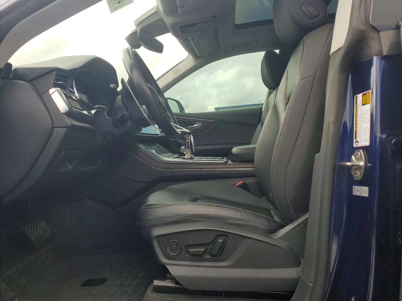 Audi Q8 PREMIUM PLUS S-LINE* AWD* ЛИЗИНГ* ОБДУХ* ПАНО, снимка 7 - Автомобили и джипове - 54630142