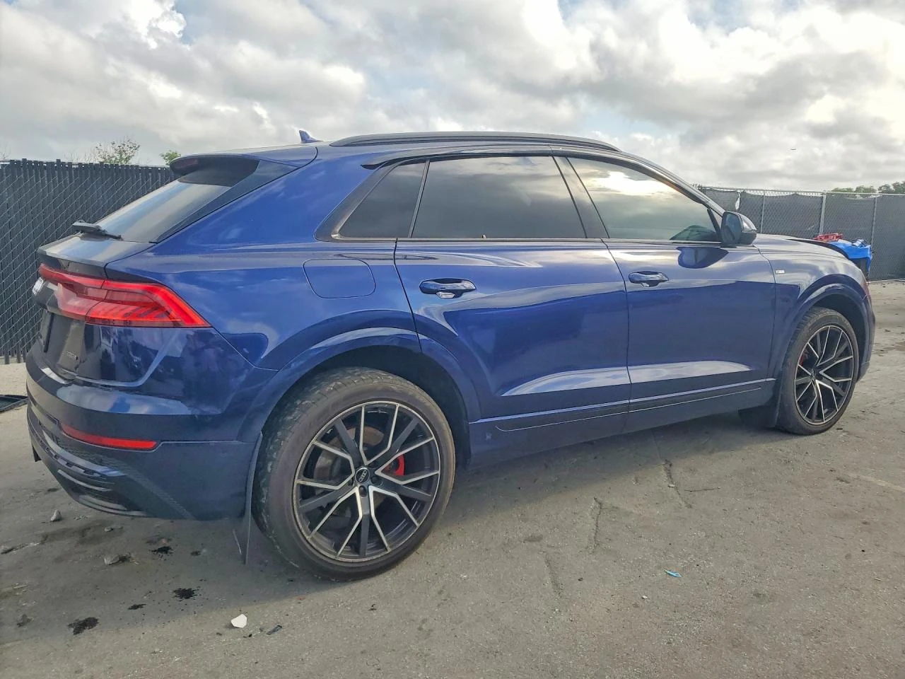 Audi Q8 PREMIUM PLUS S-LINE* AWD* ЛИЗИНГ* ОБДУХ* ПАНО, снимка 3 - Автомобили и джипове - 54630142