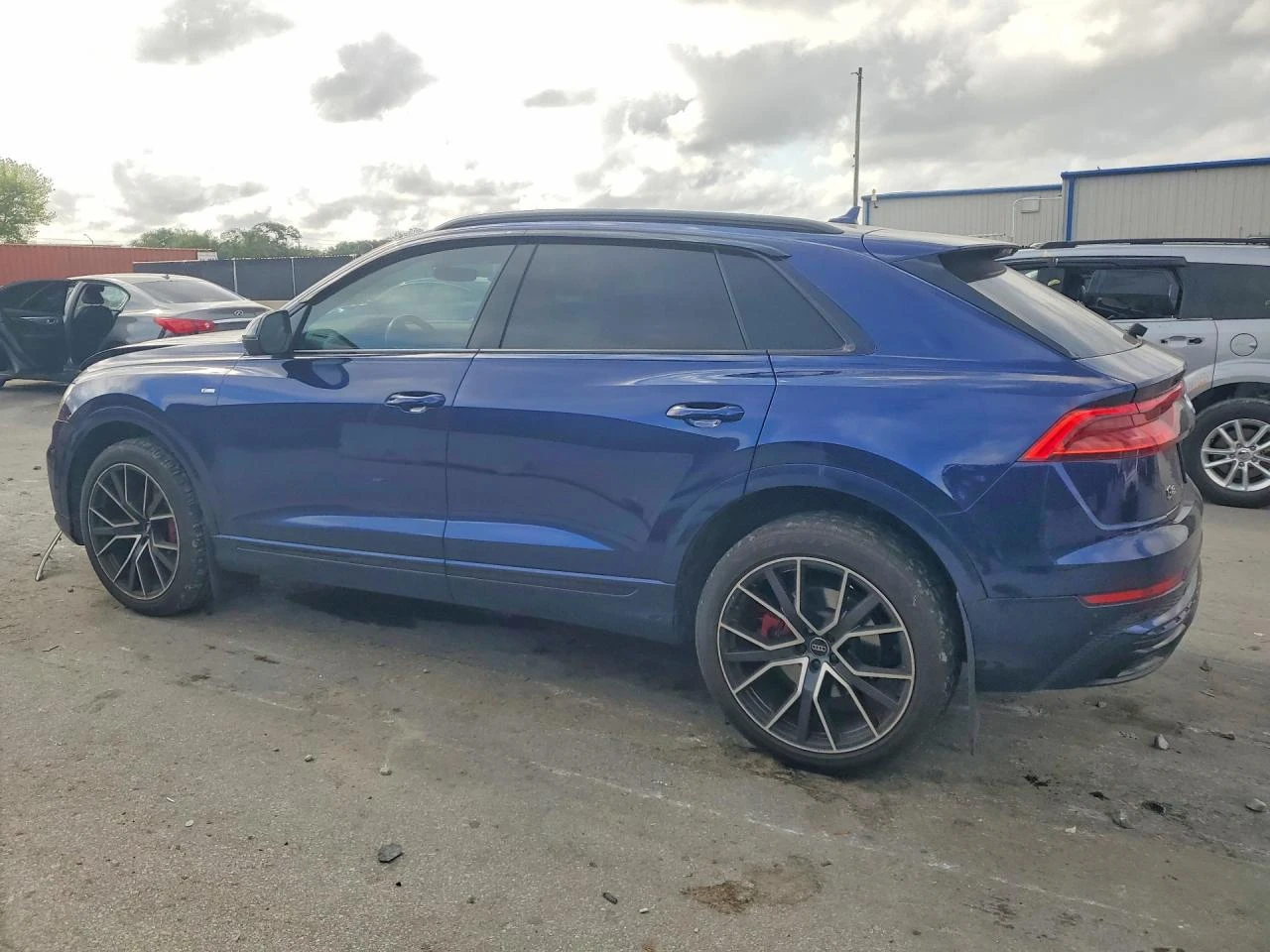 Audi Q8 PREMIUM PLUS S-LINE* AWD* ЛИЗИНГ* ОБДУХ* ПАНО, снимка 2 - Автомобили и джипове - 54630142