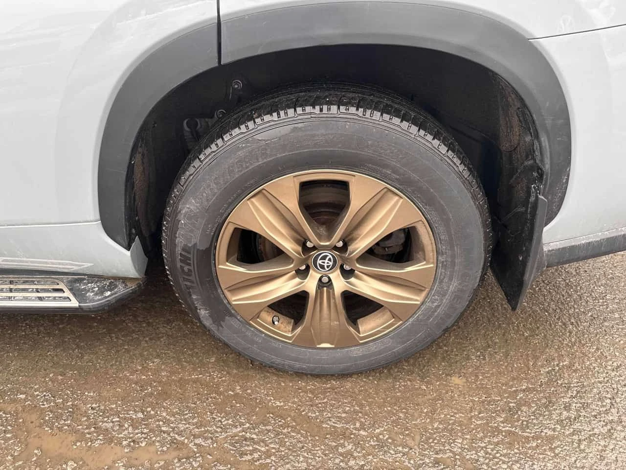 Toyota Highlander Hybrid XLE/ШИБЕДАХ/ПОДГРЕВ/CARFAX/ФИНАНСИРАНЕ, снимка 11 - Автомобили и джипове - 54642149