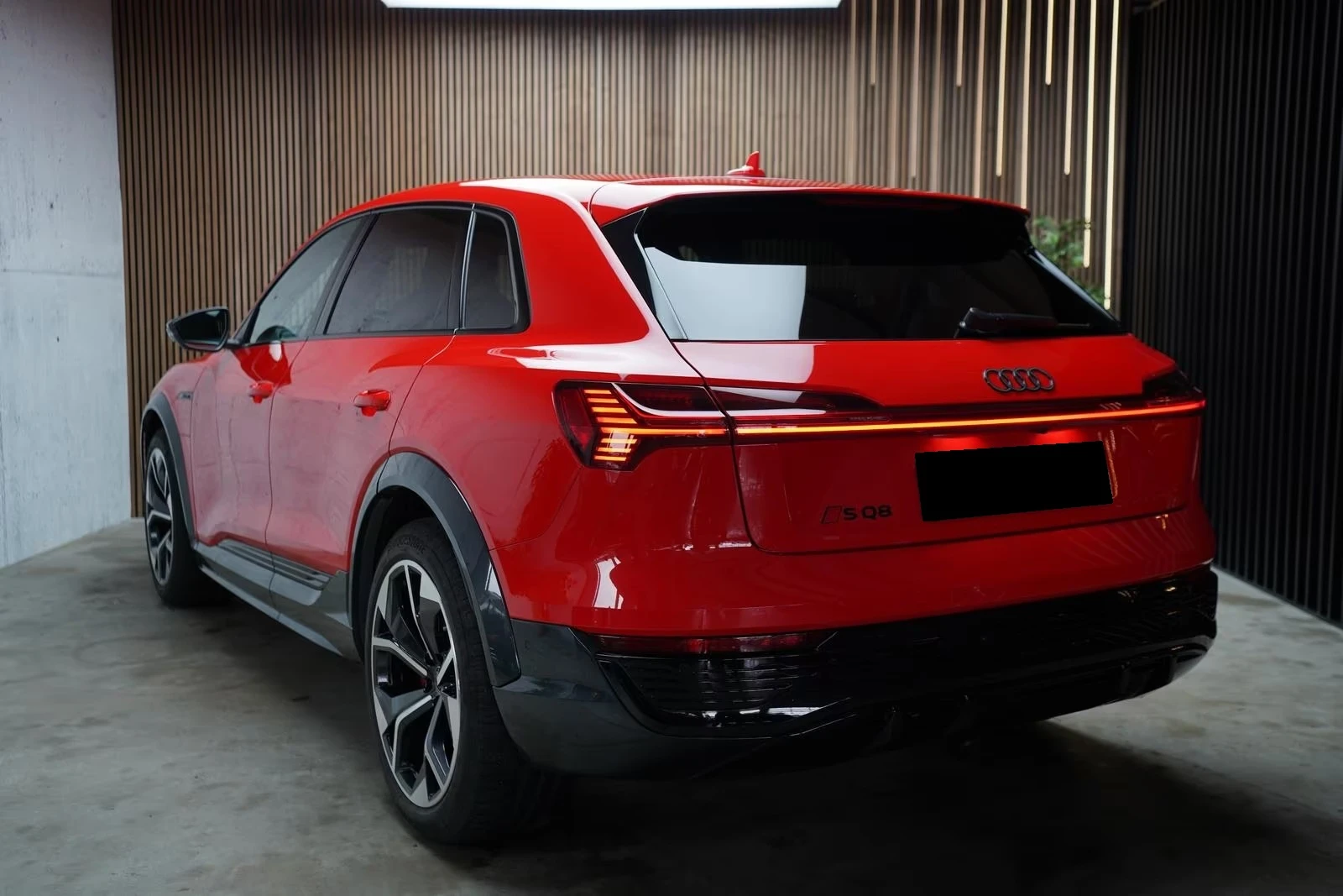 Audi SQ8 E-TRON / B&O / MATRIX / HUD / 360 / PANO /, снимка 4 - Автомобили и джипове - 55103553