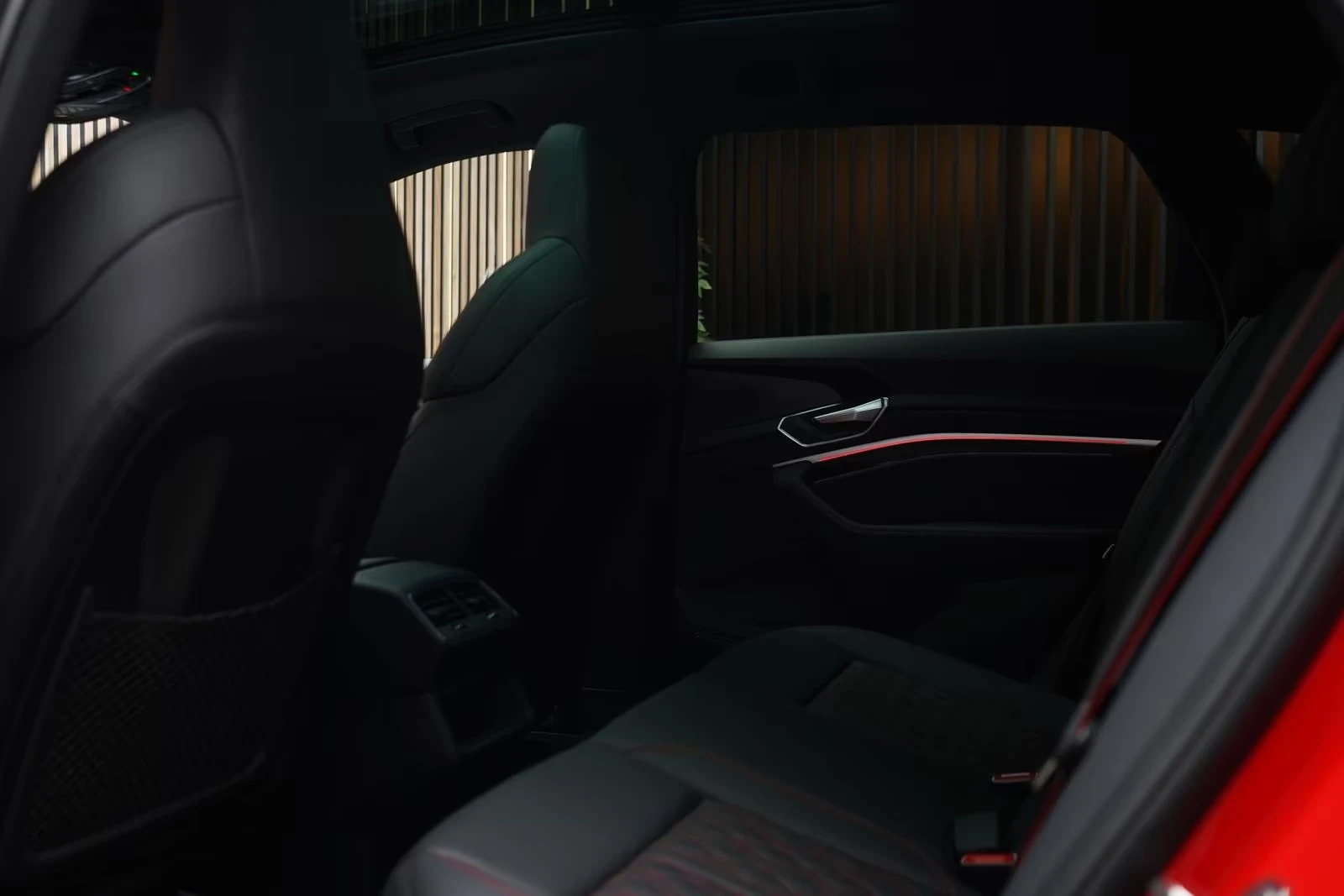 Audi SQ8 E-TRON / B&O / MATRIX / HUD / 360 / PANO /, снимка 14 - Автомобили и джипове - 55103553