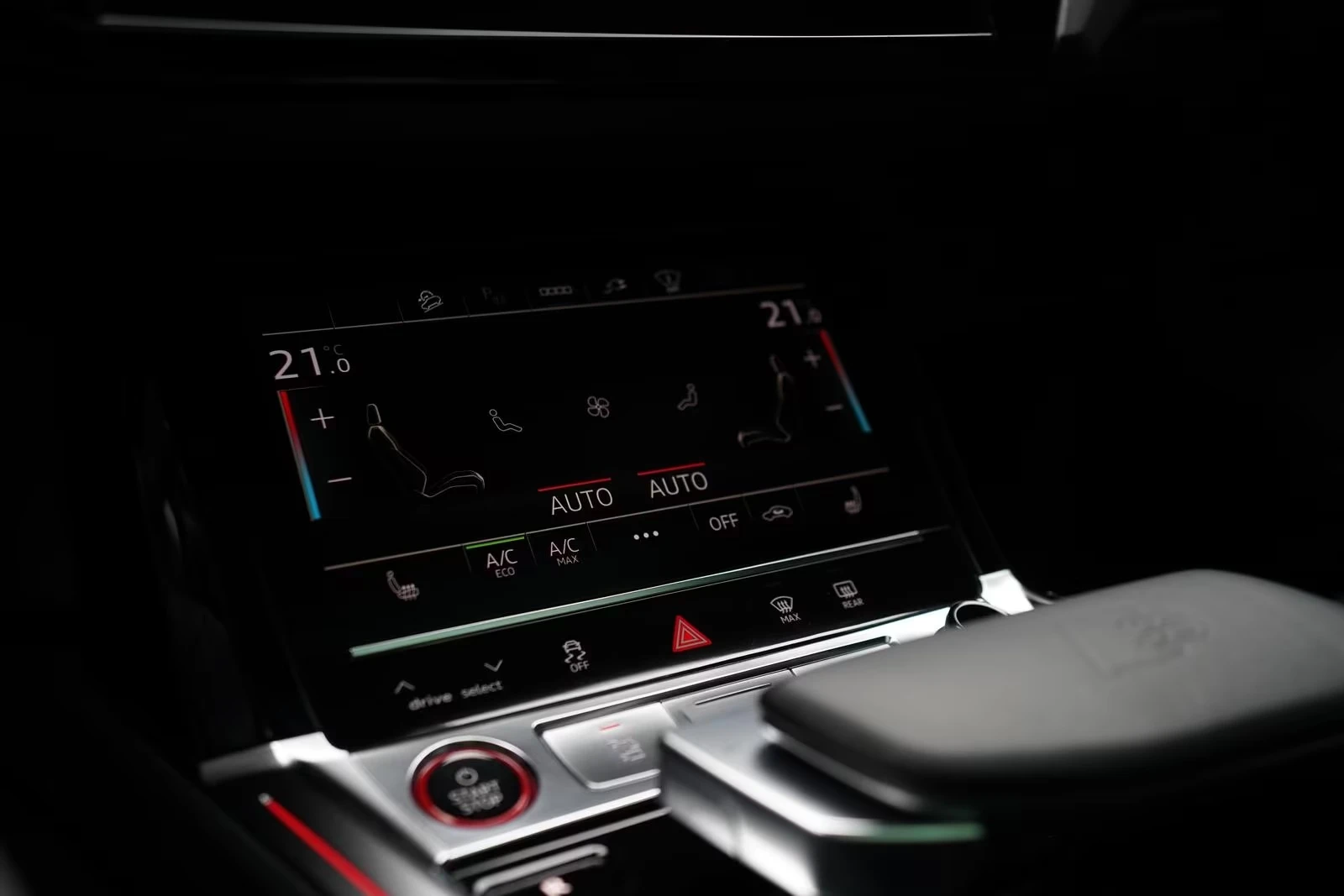 Audi SQ8 E-TRON / B&O / MATRIX / HUD / 360 / PANO /, снимка 11 - Автомобили и джипове - 55103553