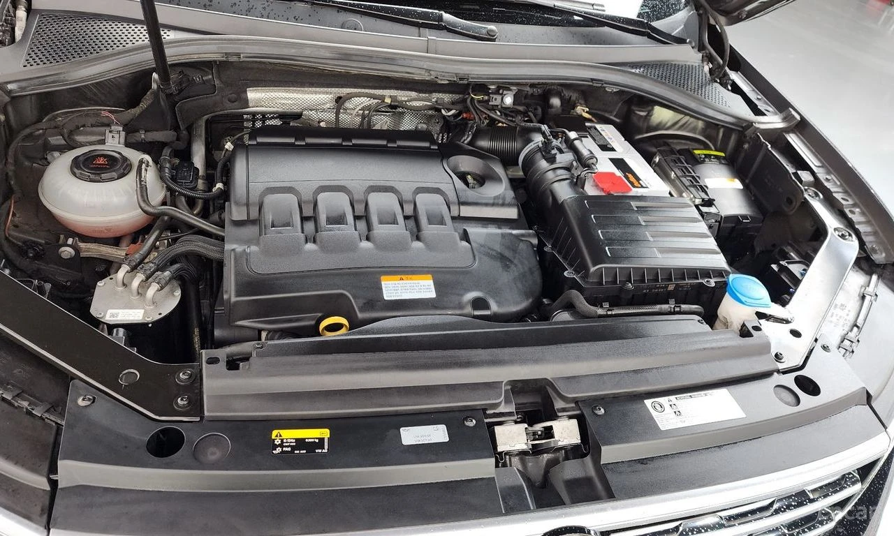 VW Tiguan ПОДГРЕВИ * ПАНО * KEYLESS * АВТОКРЕДИТ * HEAD-UP, снимка 10 - Автомобили и джипове - 55276024