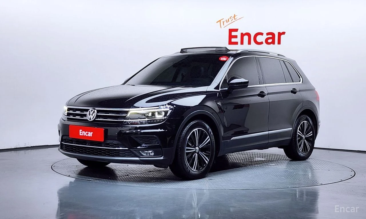 VW Tiguan ПОДГРЕВИ * ПАНО * KEYLESS * АВТОКРЕДИТ * HEAD-UP, снимка 2 - Автомобили и джипове - 55276024