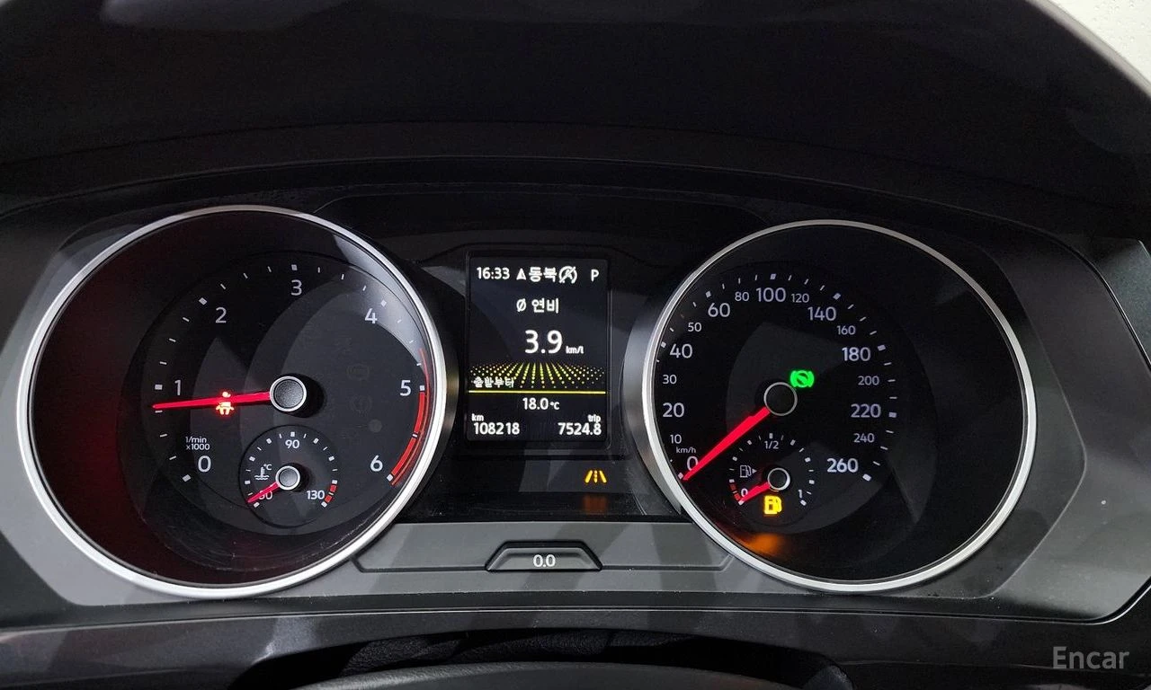 VW Tiguan ПОДГРЕВИ * ПАНО * KEYLESS * АВТОКРЕДИТ * HEAD-UP, снимка 12 - Автомобили и джипове - 55276024