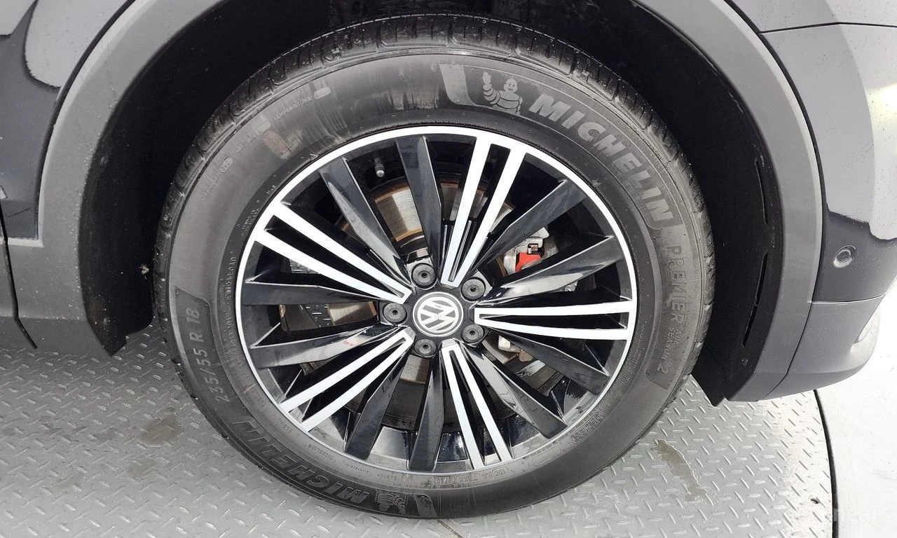 VW Tiguan ПОДГРЕВИ * ПАНО * KEYLESS * АВТОКРЕДИТ * HEAD-UP, снимка 7 - Автомобили и джипове - 55276024