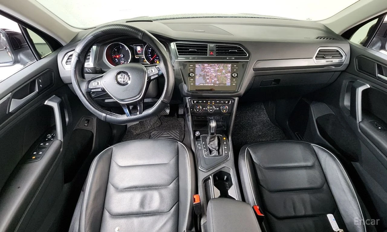 VW Tiguan ПОДГРЕВИ * ПАНО * KEYLESS * АВТОКРЕДИТ * HEAD-UP, снимка 11 - Автомобили и джипове - 55276024