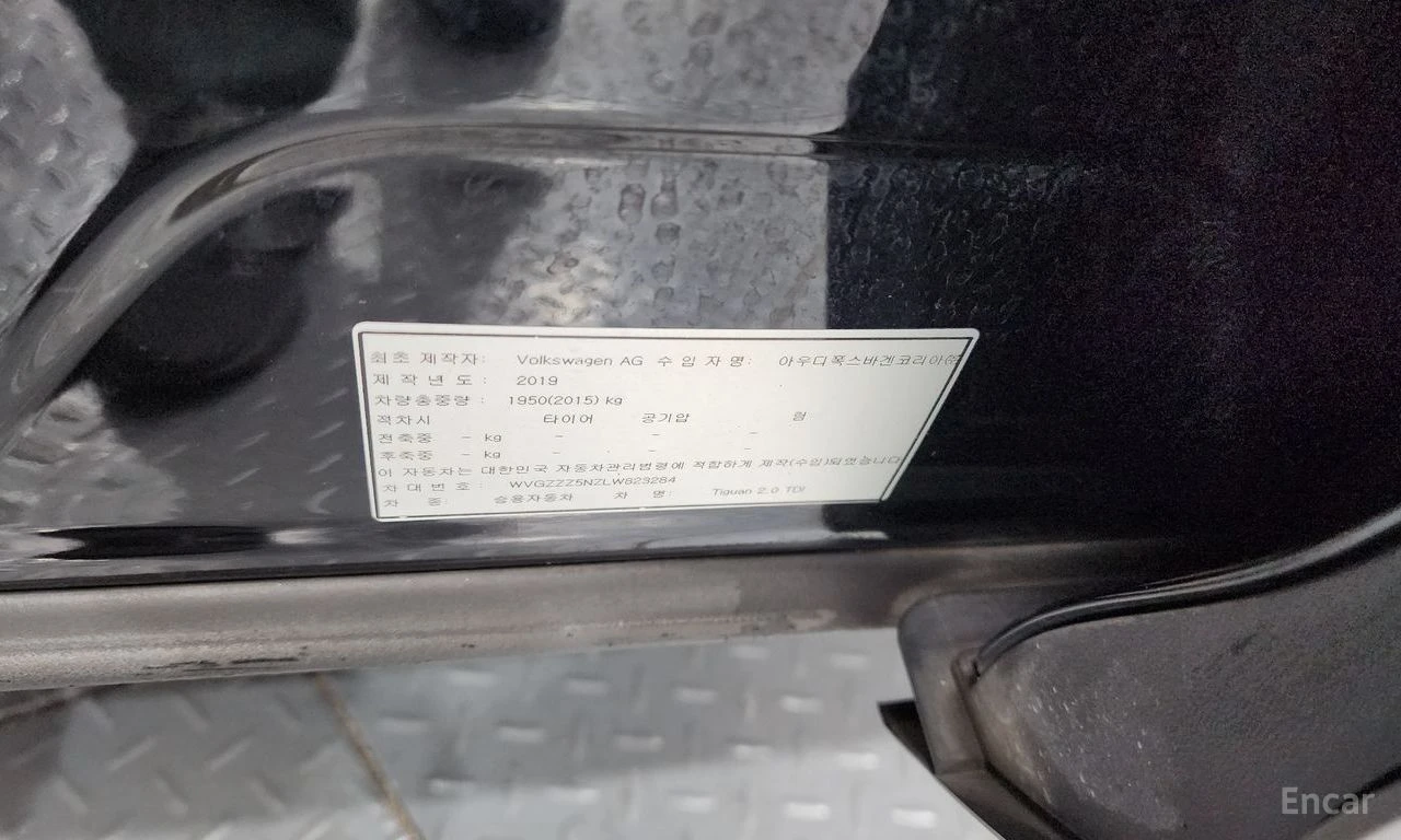 VW Tiguan ПОДГРЕВИ * ПАНО * KEYLESS * АВТОКРЕДИТ * HEAD-UP, снимка 17 - Автомобили и джипове - 55276024