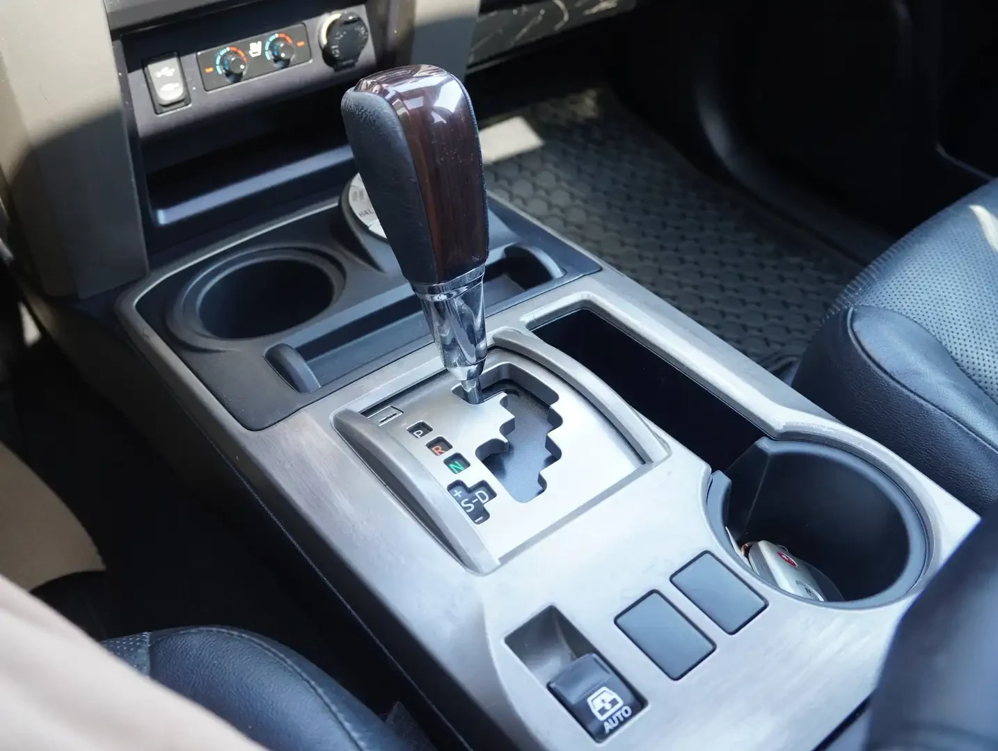 Toyota 4runner LIMITED* 4.0* V6* КАМЕРА* КЕЙЛЕС* КОЖА* , снимка 11 - Автомобили и джипове - 55463590