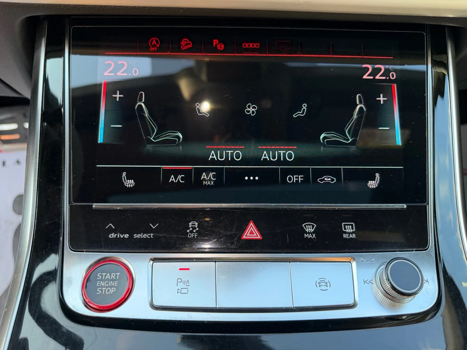 Audi SQ7 PANO/MATRIX/LASER/CARPLAY/CAM/СОБСТВЕН ЛИЗИНГ, снимка 13 - Автомобили и джипове - 55815474