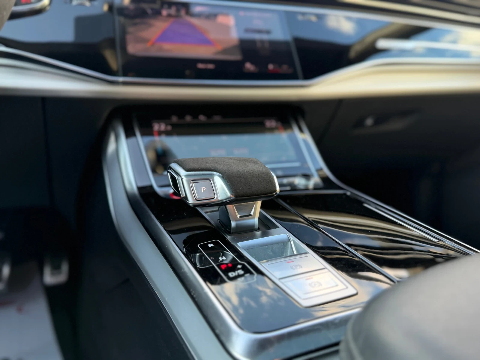 Audi SQ7 PANO/MATRIX/LASER/CARPLAY/CAM/СОБСТВЕН ЛИЗИНГ, снимка 11 - Автомобили и джипове - 55815474