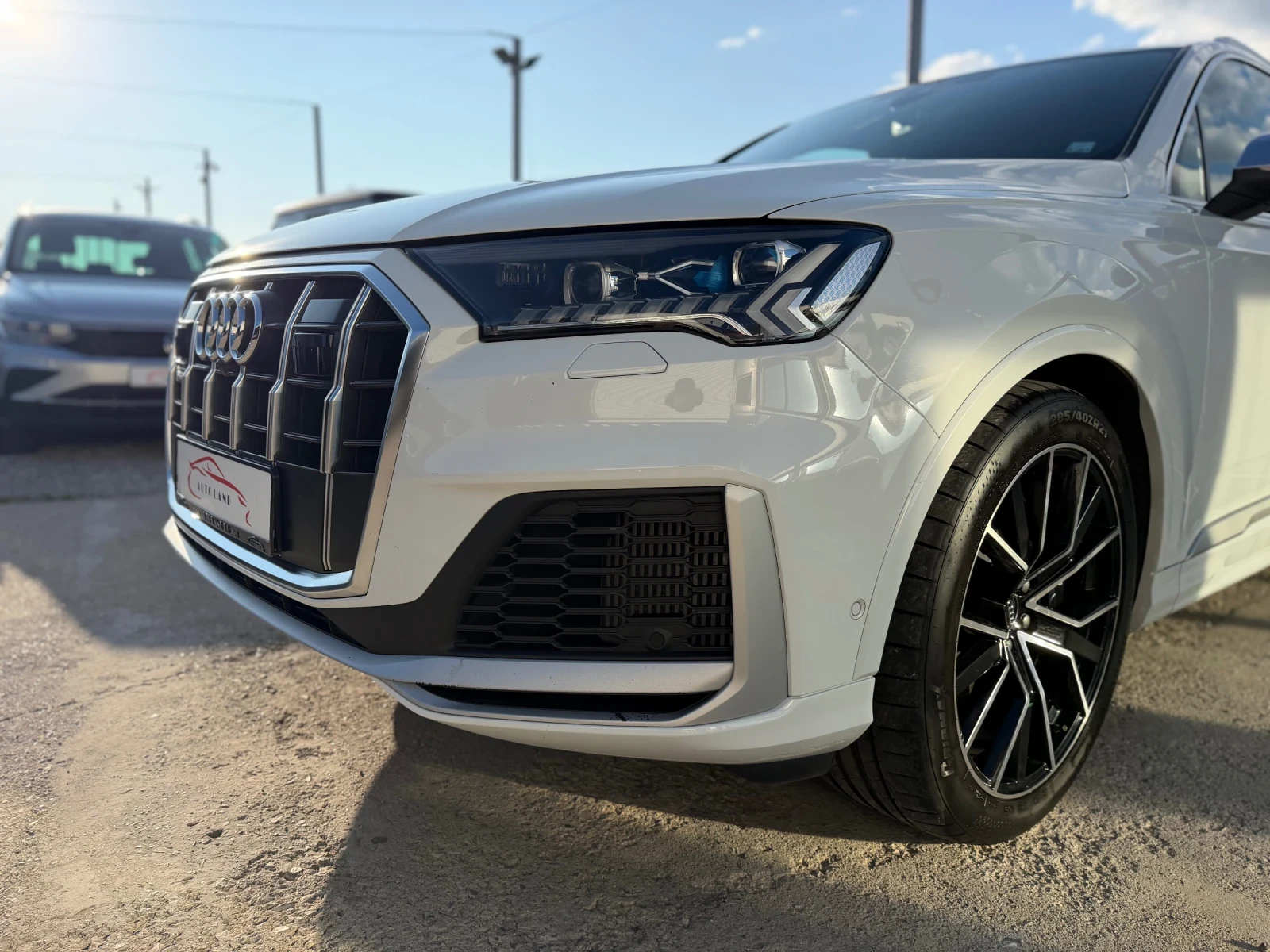 Audi SQ7 PANO/MATRIX/LASER/CARPLAY/CAM/СОБСТВЕН ЛИЗИНГ, снимка 4 - Автомобили и джипове - 55815474