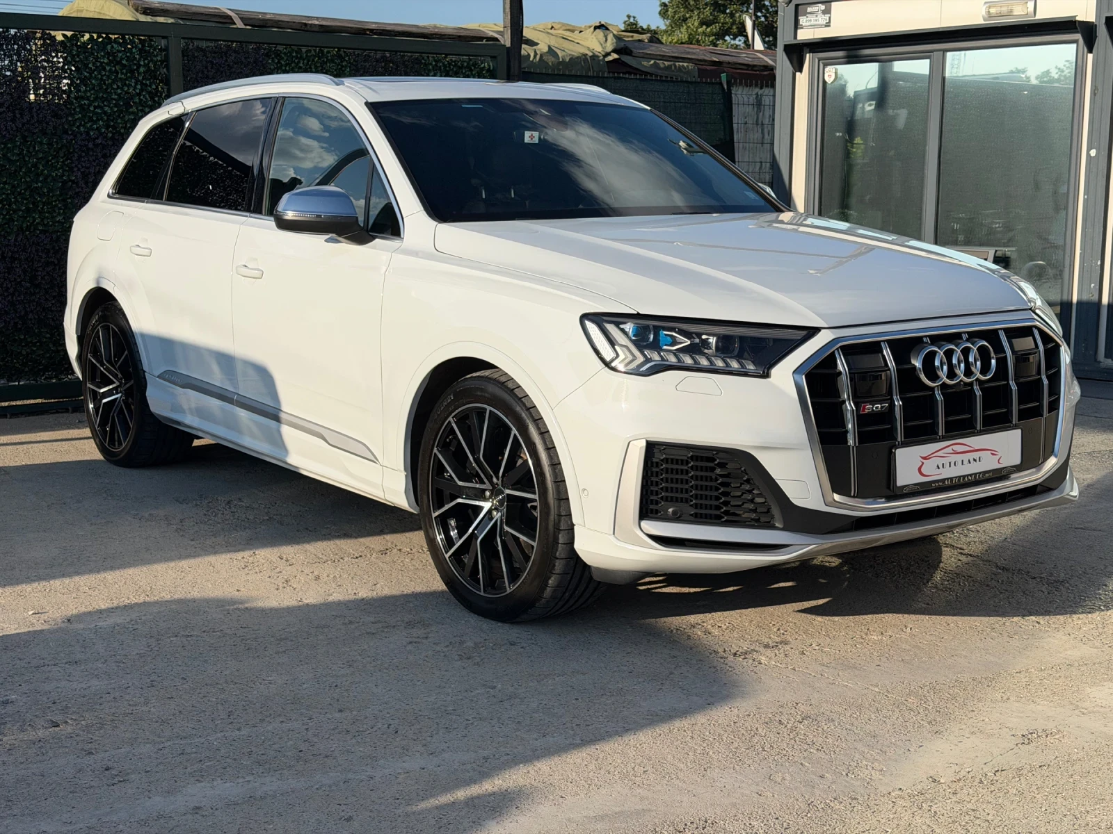 Audi SQ7 PANO/MATRIX/LASER/CARPLAY/CAM/СОБСТВЕН ЛИЗИНГ, снимка 2 - Автомобили и джипове - 55815474