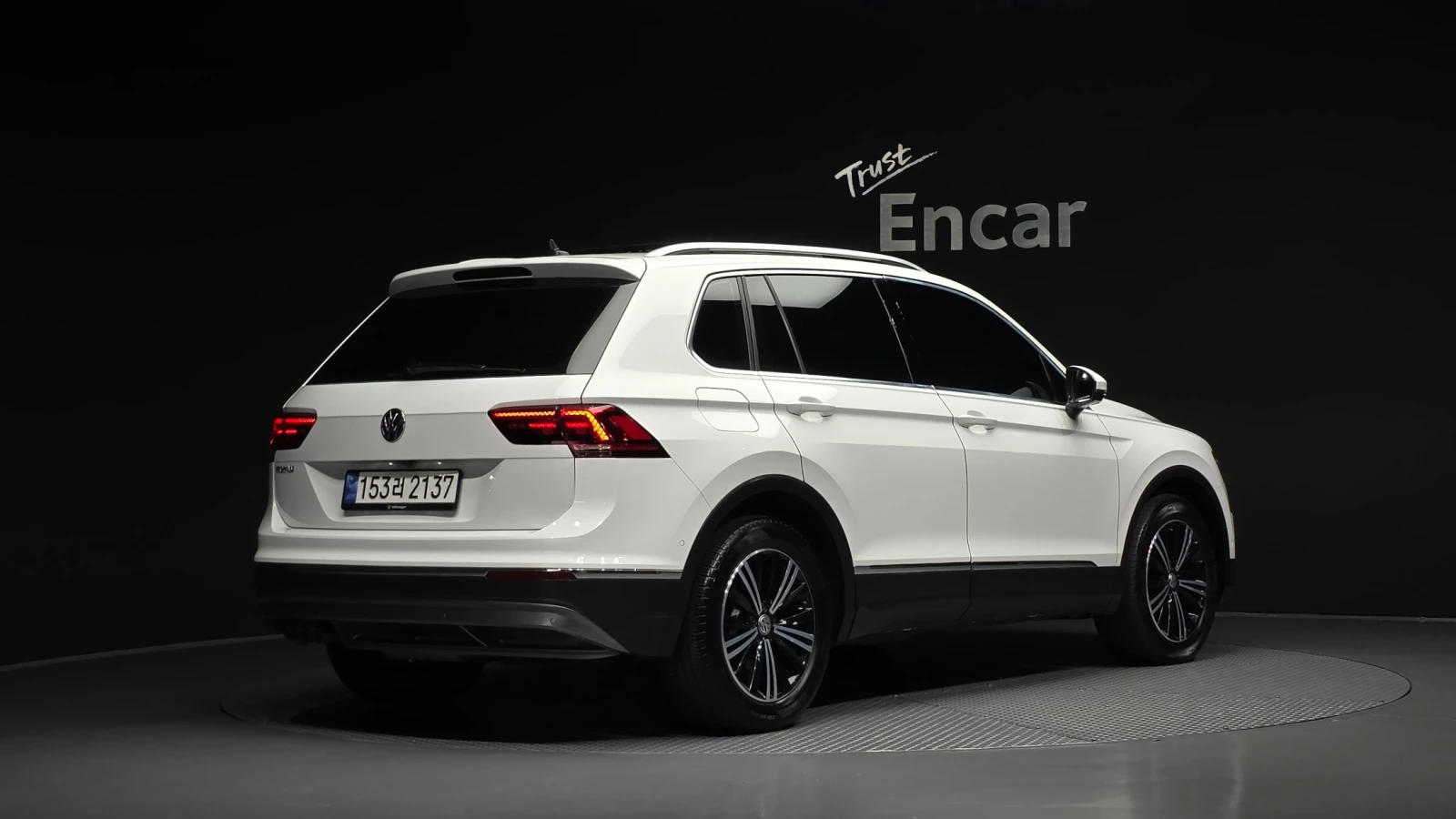 VW Tiguan 2.0 TDI Prestige | Панорама | HUD | 360  | ACC, снимка 2 - Автомобили и джипове - 56130783