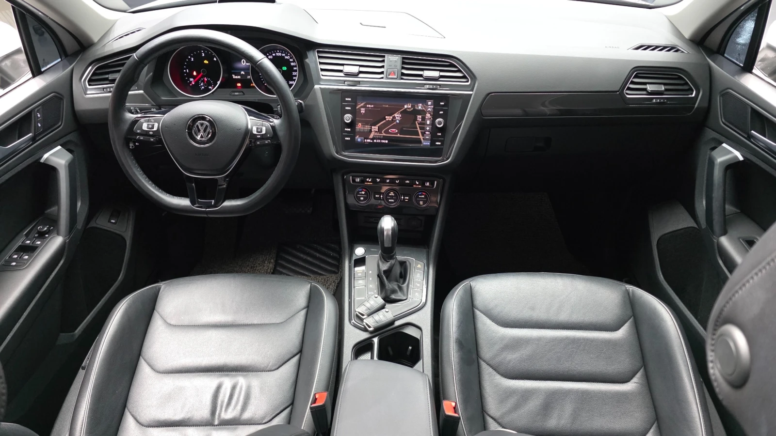 VW Tiguan 2.0 TDI Prestige | Панорама | HUD | 360  | ACC, снимка 5 - Автомобили и джипове - 56130783