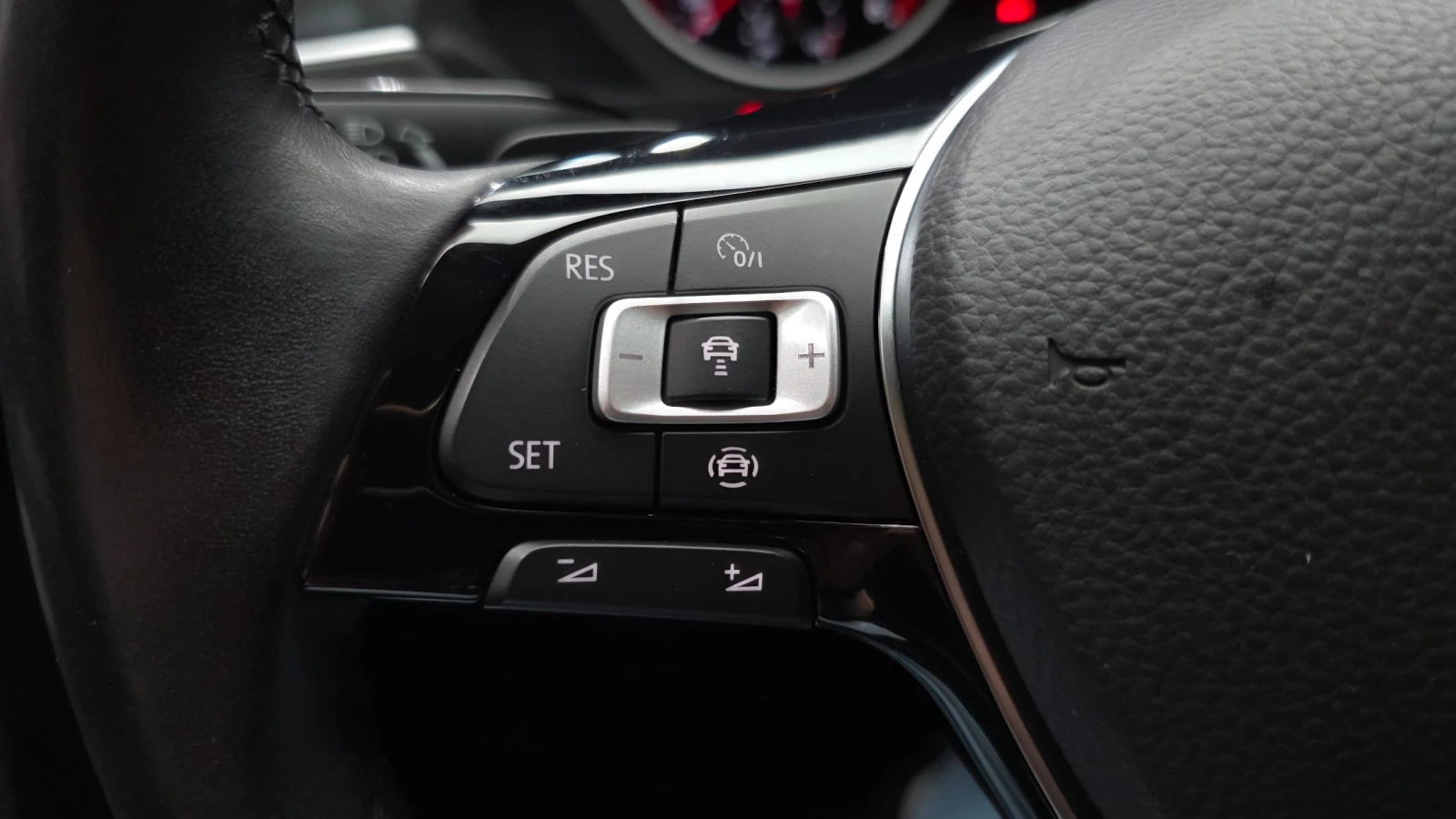 VW Tiguan 2.0 TDI Prestige | Панорама | HUD | 360  | ACC, снимка 16 - Автомобили и джипове - 56130783